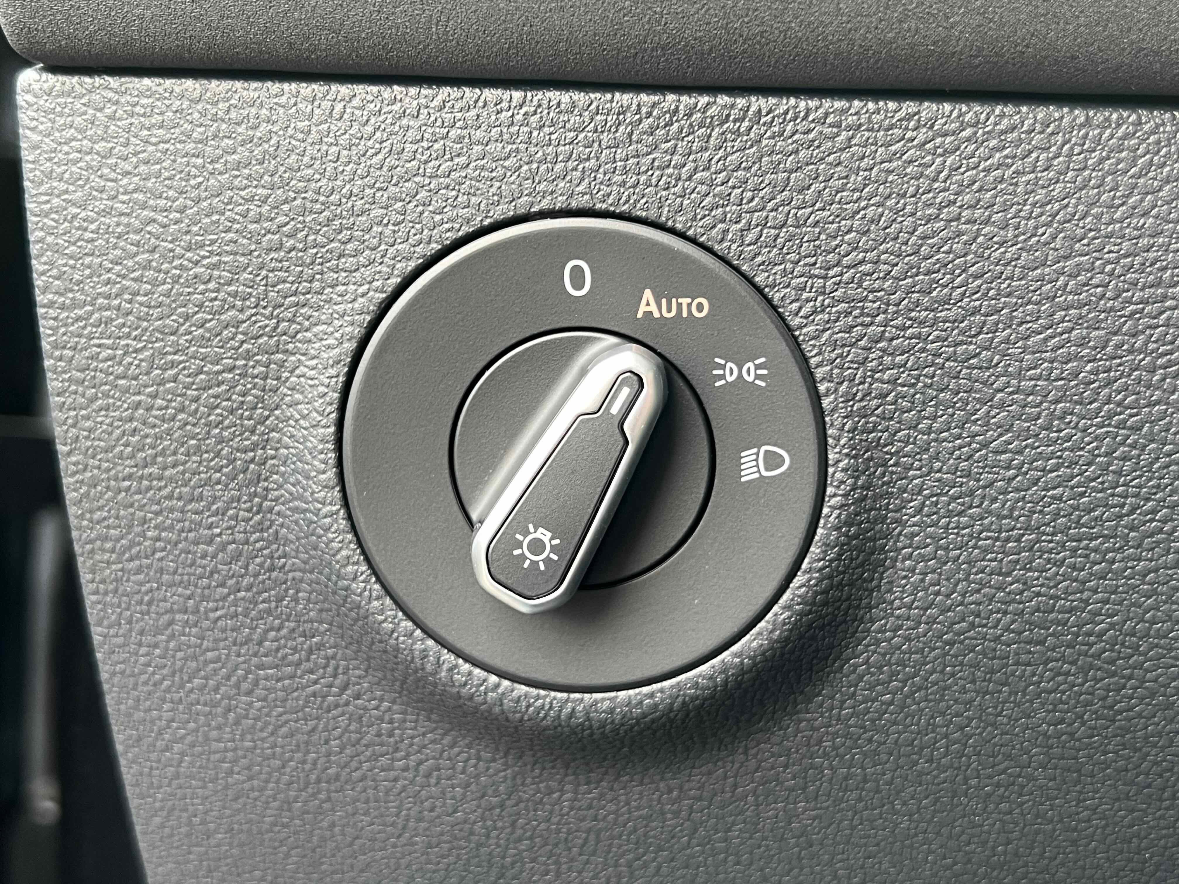 2026 Volkswagen Taos SE Black