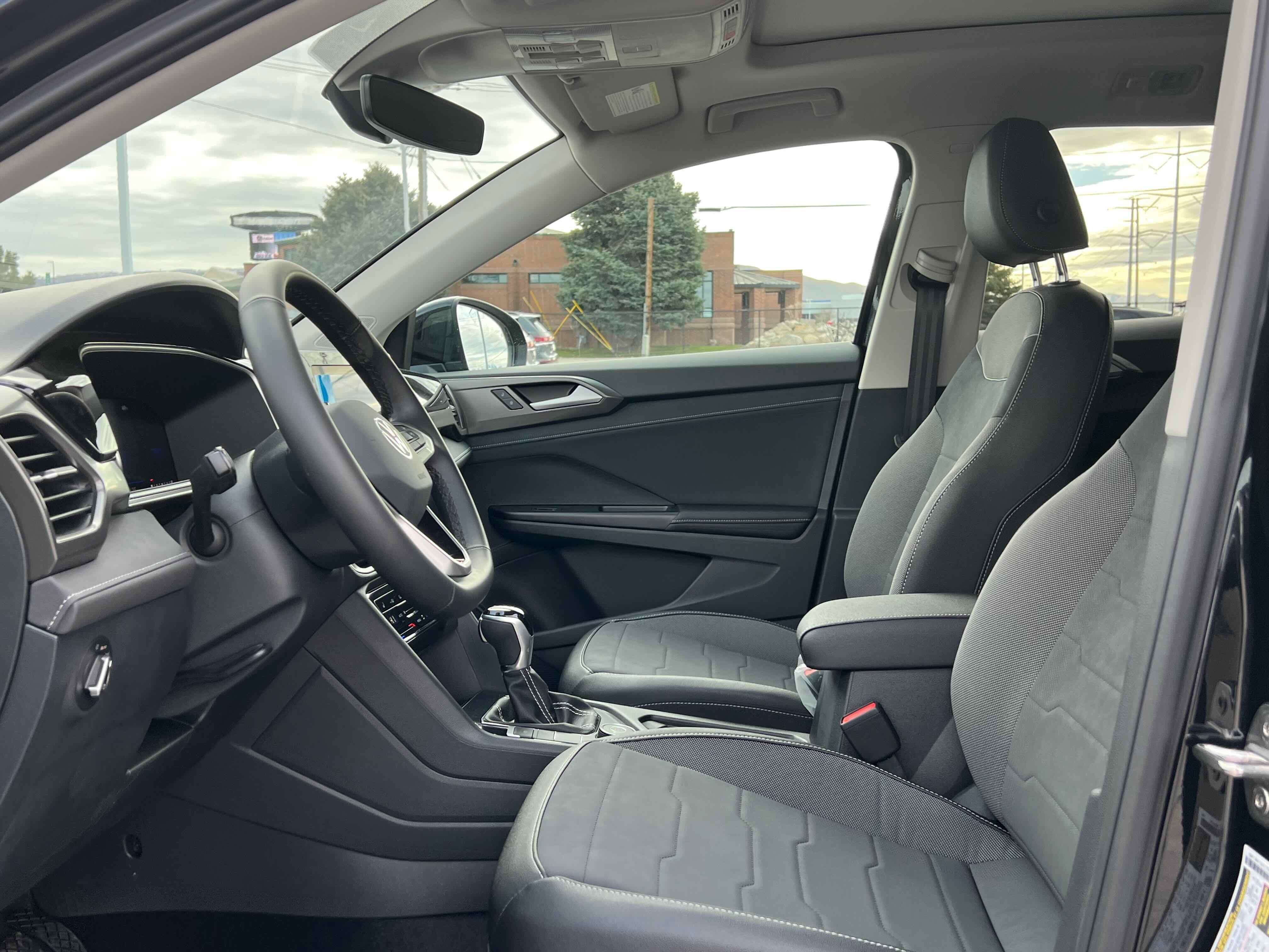 2026 Volkswagen Taos SE Black