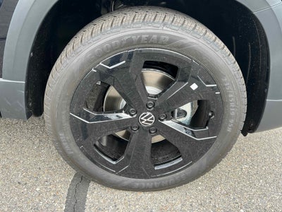 2026 Volkswagen Taos SE Black