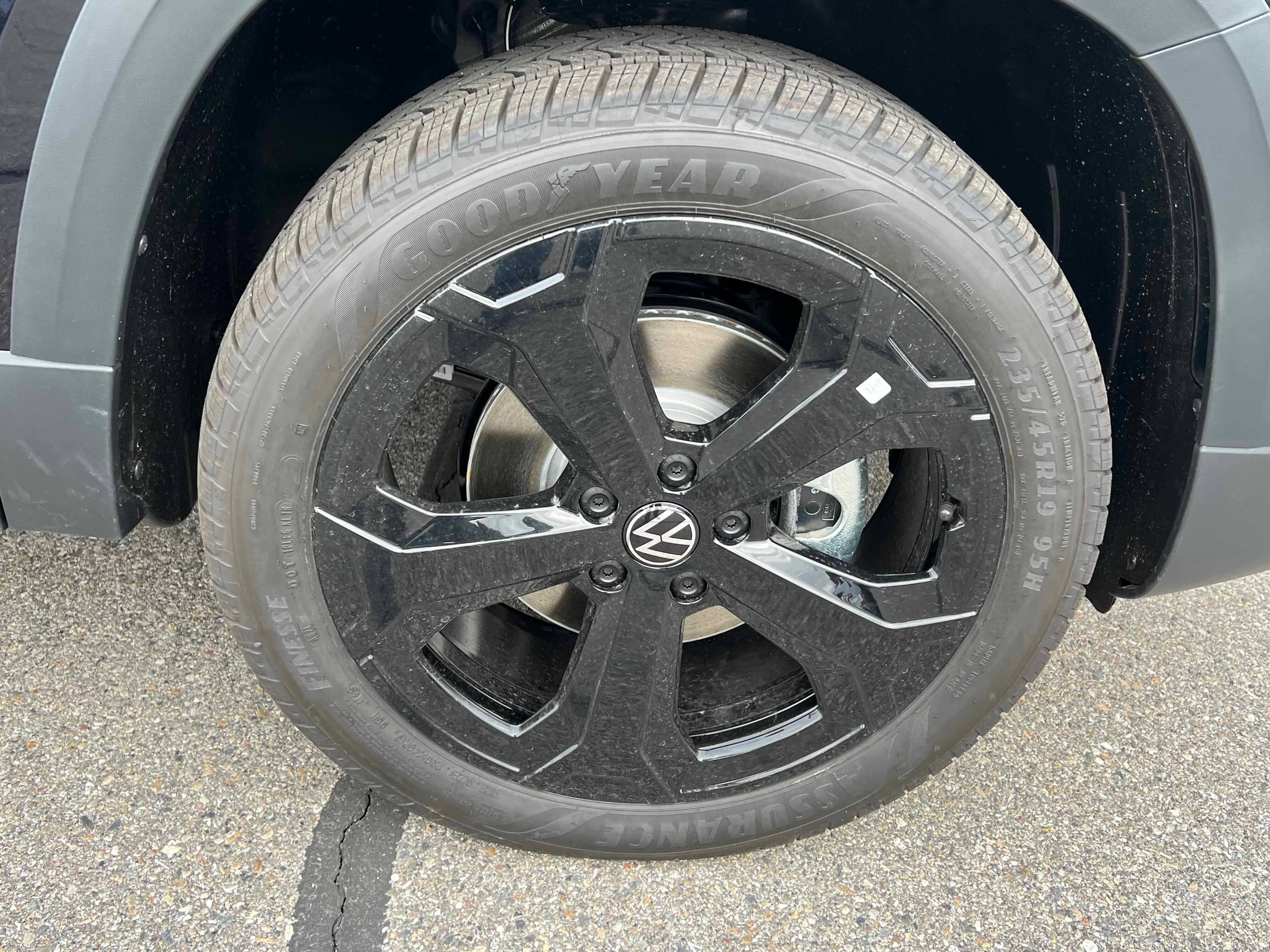 2026 Volkswagen Taos SE Black