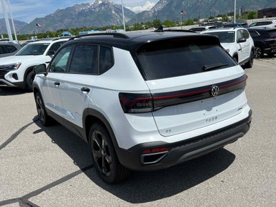 2025 Volkswagen Taos SE Black