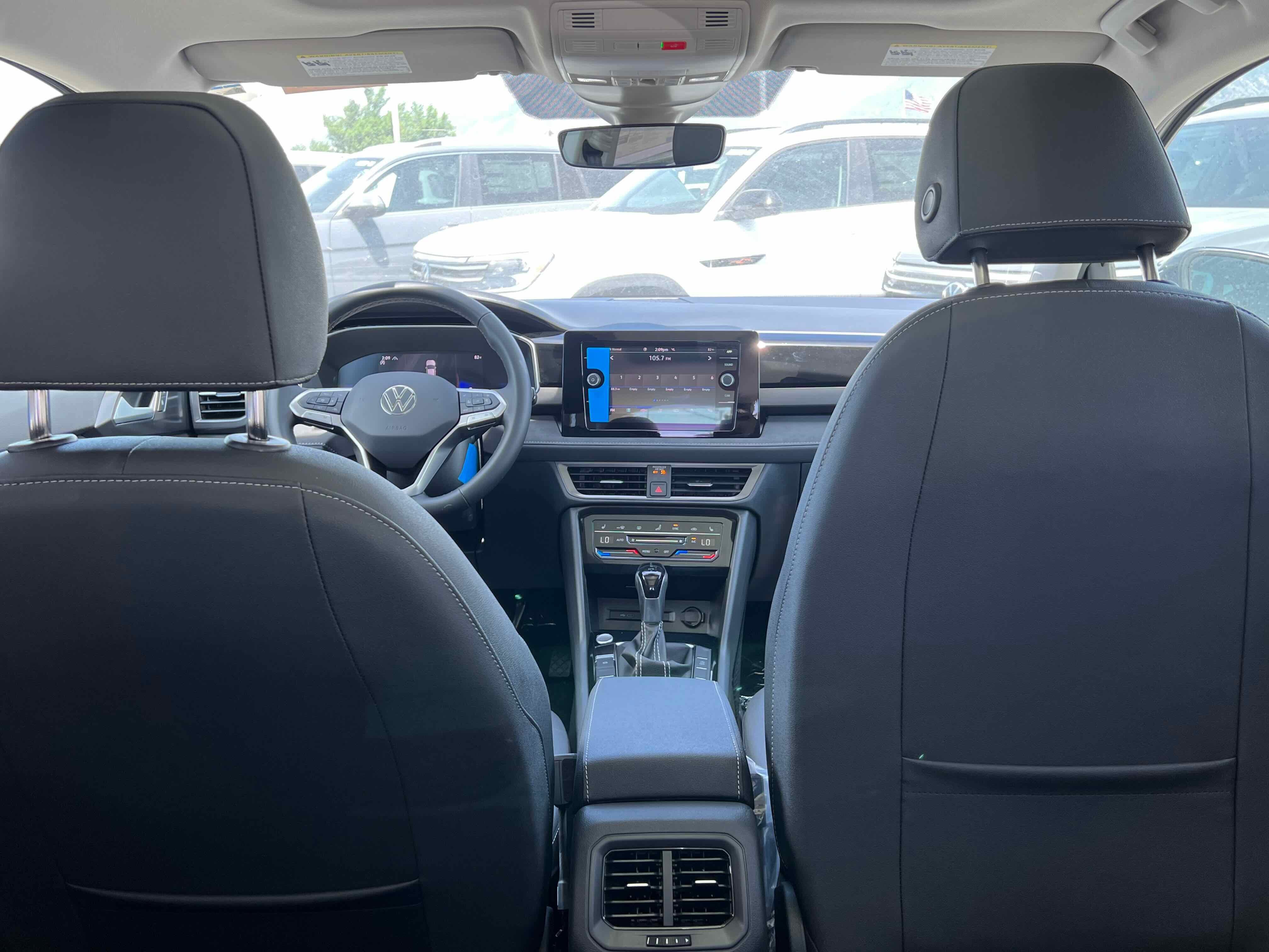 2025 Volkswagen Taos SE Black