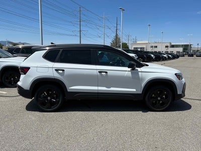 2025 Volkswagen Taos SE Black