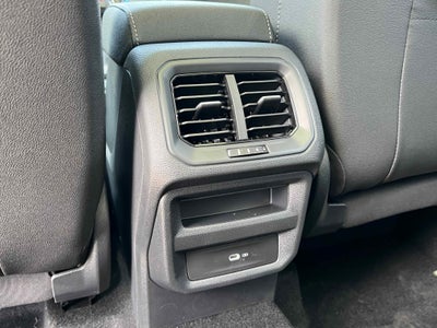 2025 Volkswagen Taos SE Black