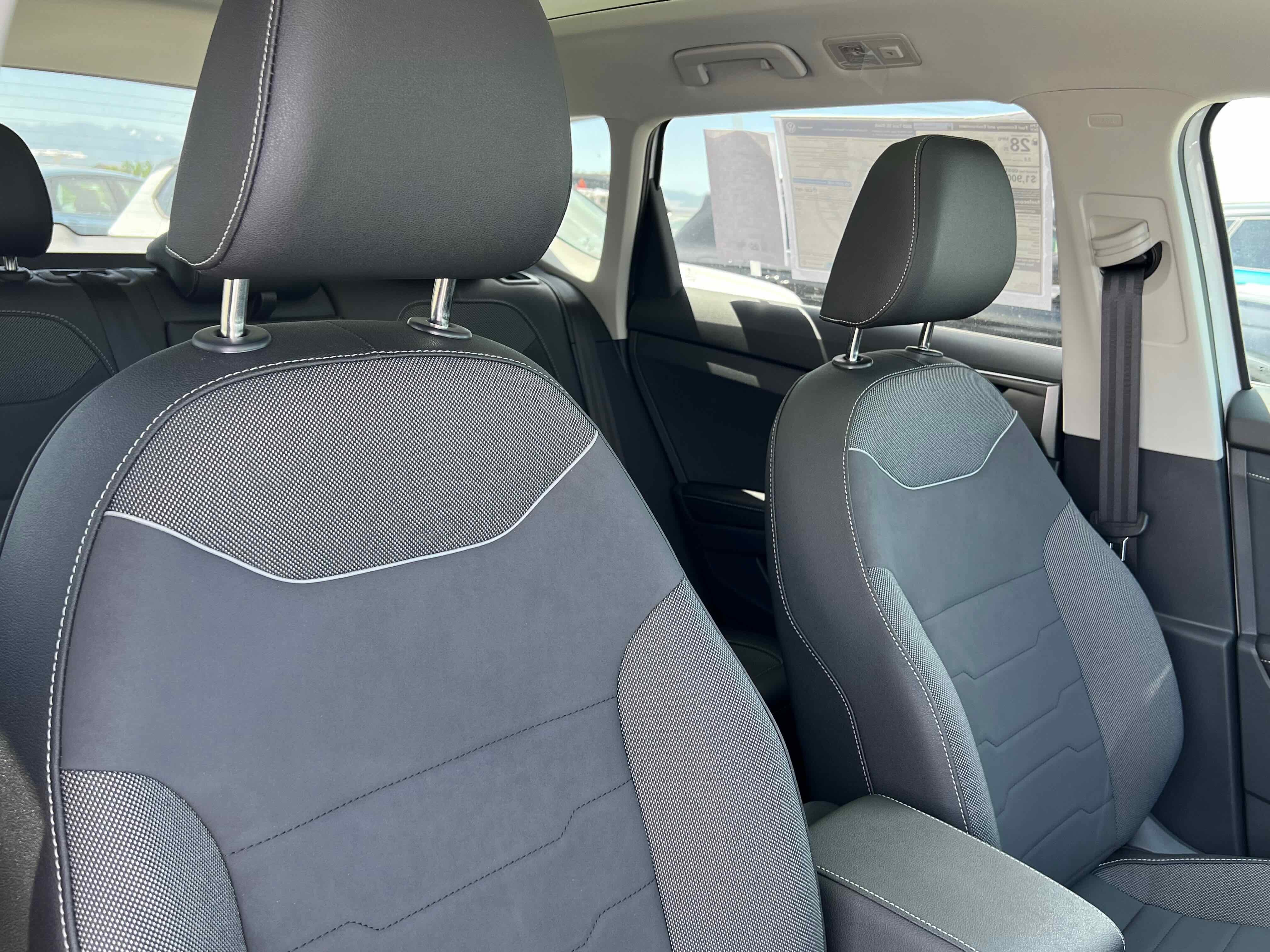 2025 Volkswagen Taos SE Black