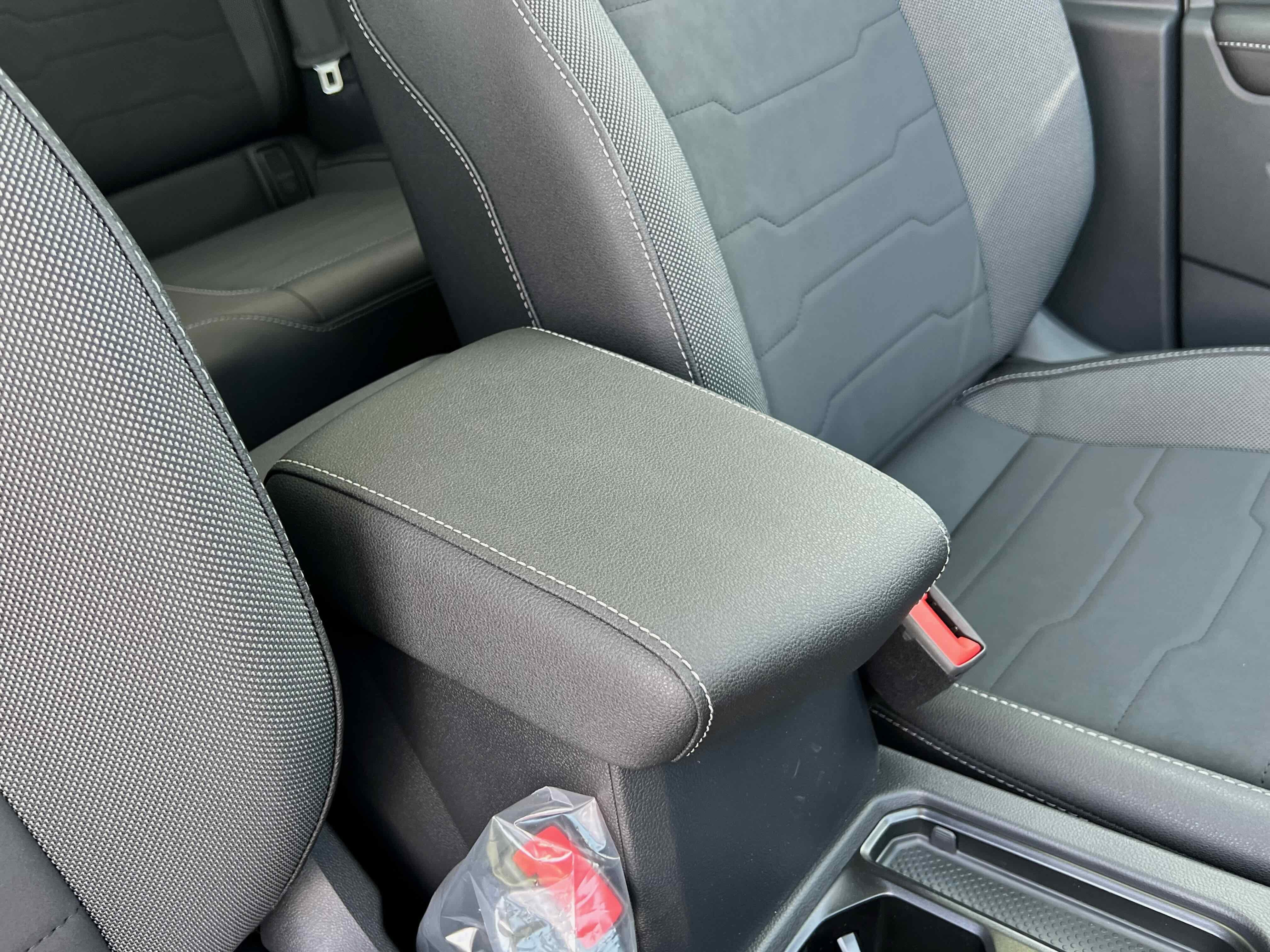 2025 Volkswagen Taos SE Black