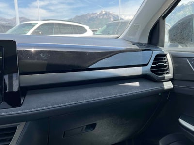 2025 Volkswagen Taos SE Black