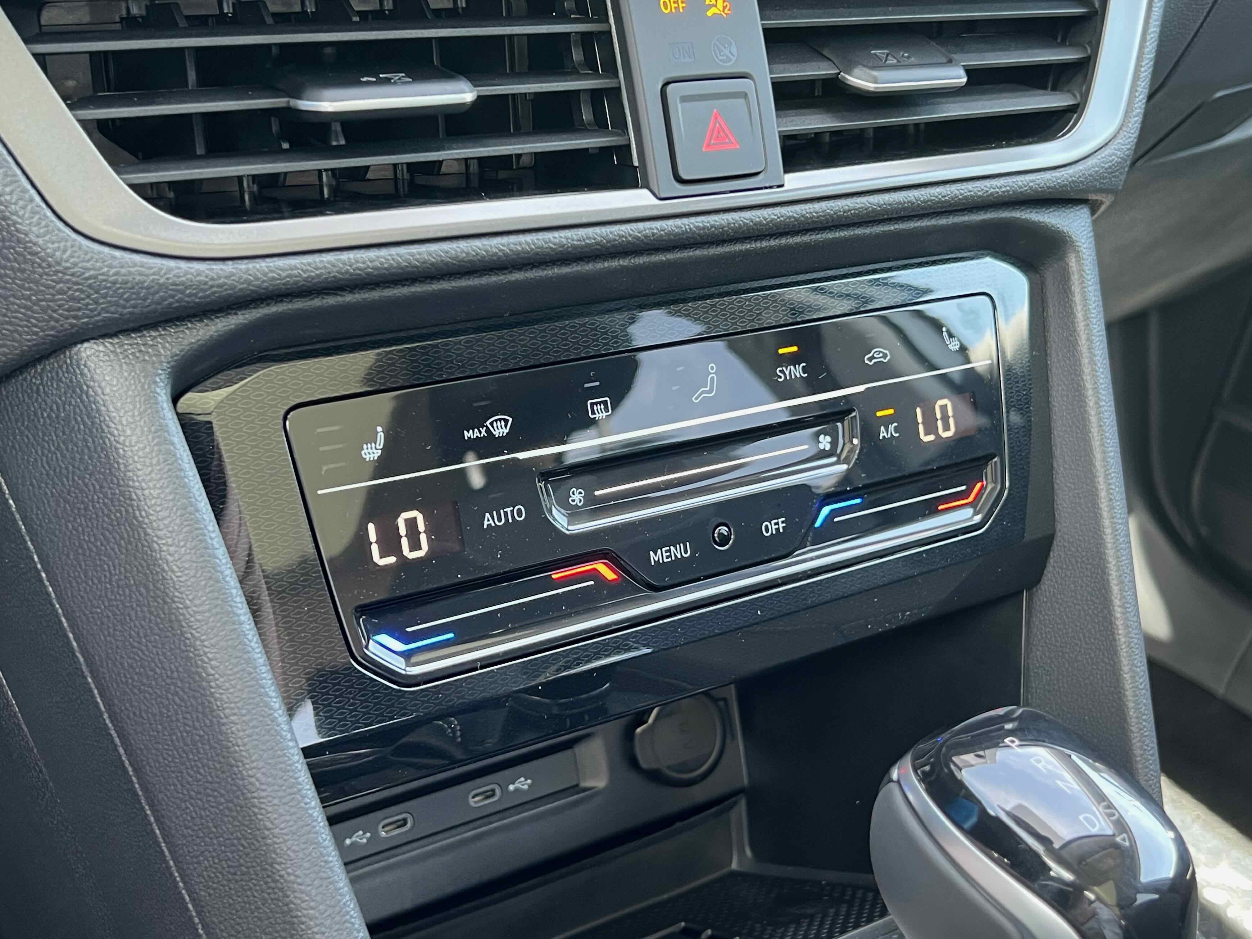 2025 Volkswagen Taos SE Black