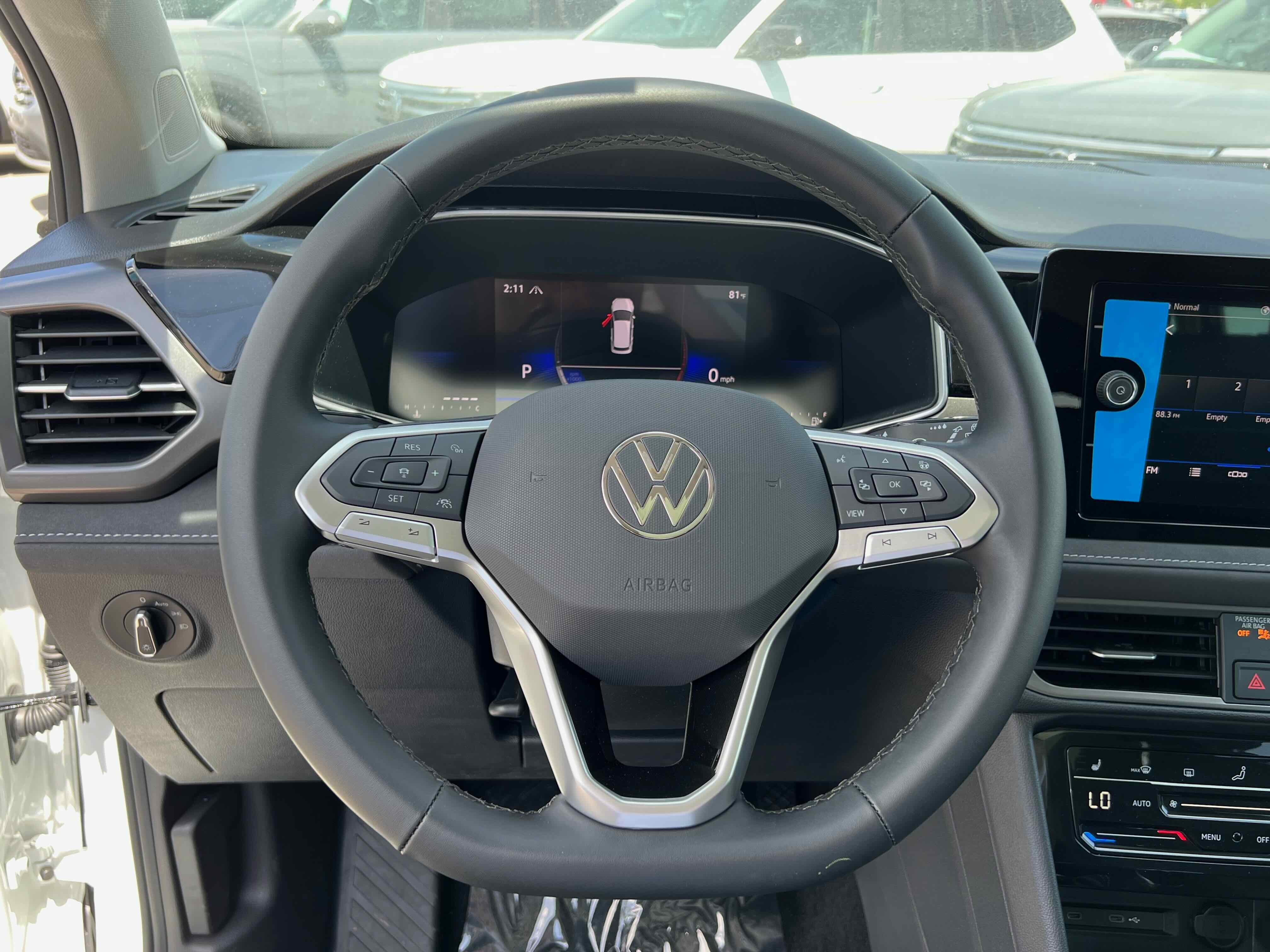 2025 Volkswagen Taos SE Black