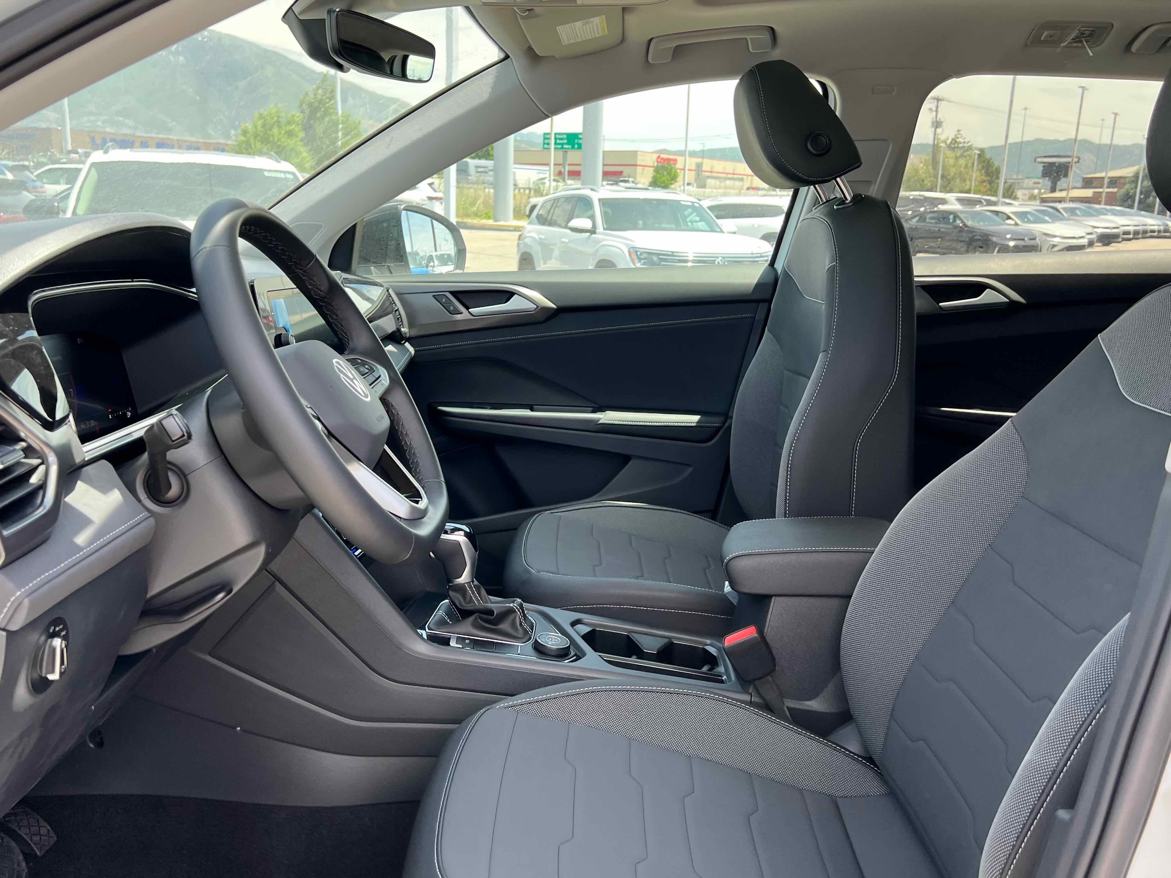 2025 Volkswagen Taos SE Black