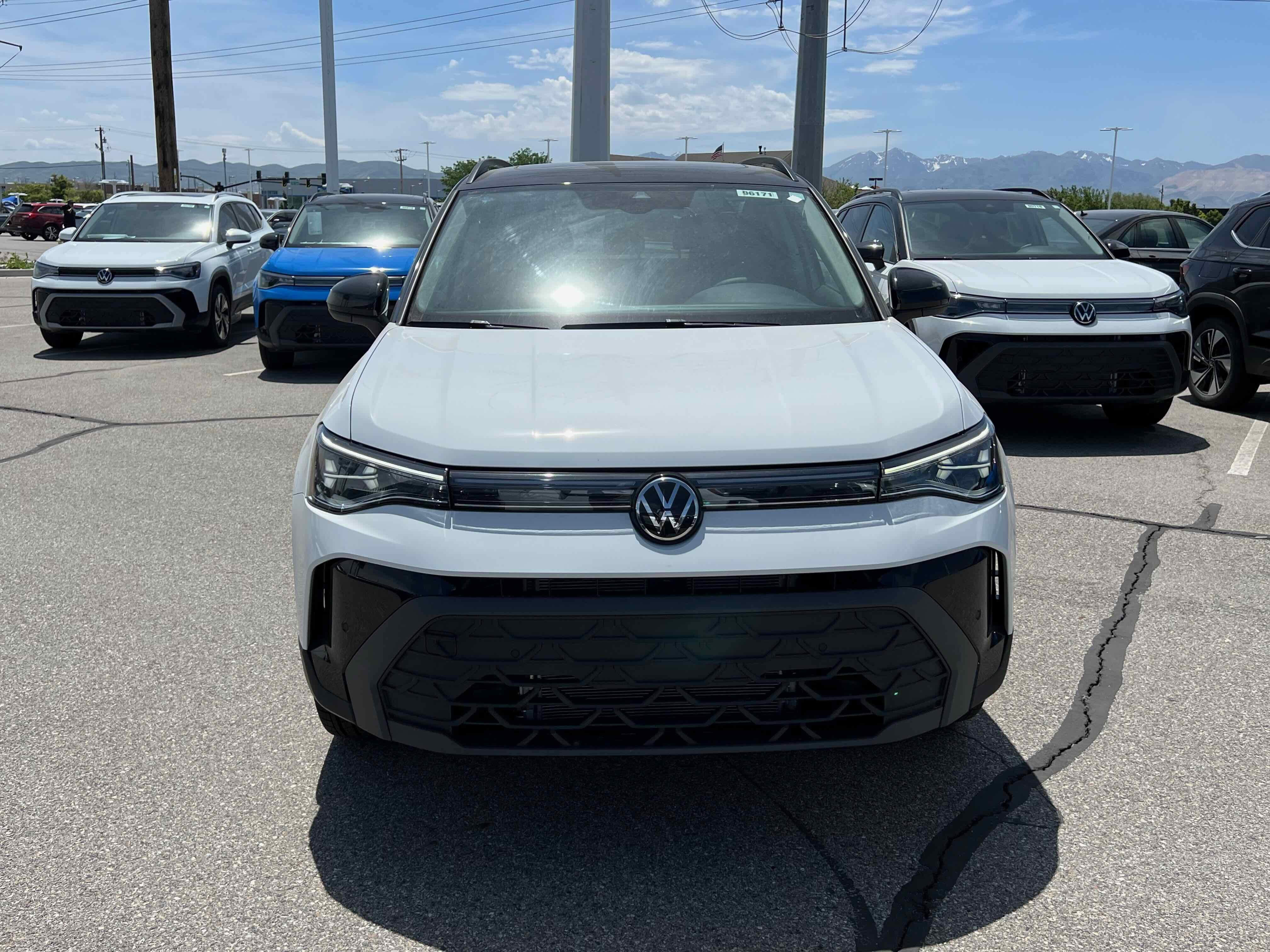 2025 Volkswagen Taos SE Black