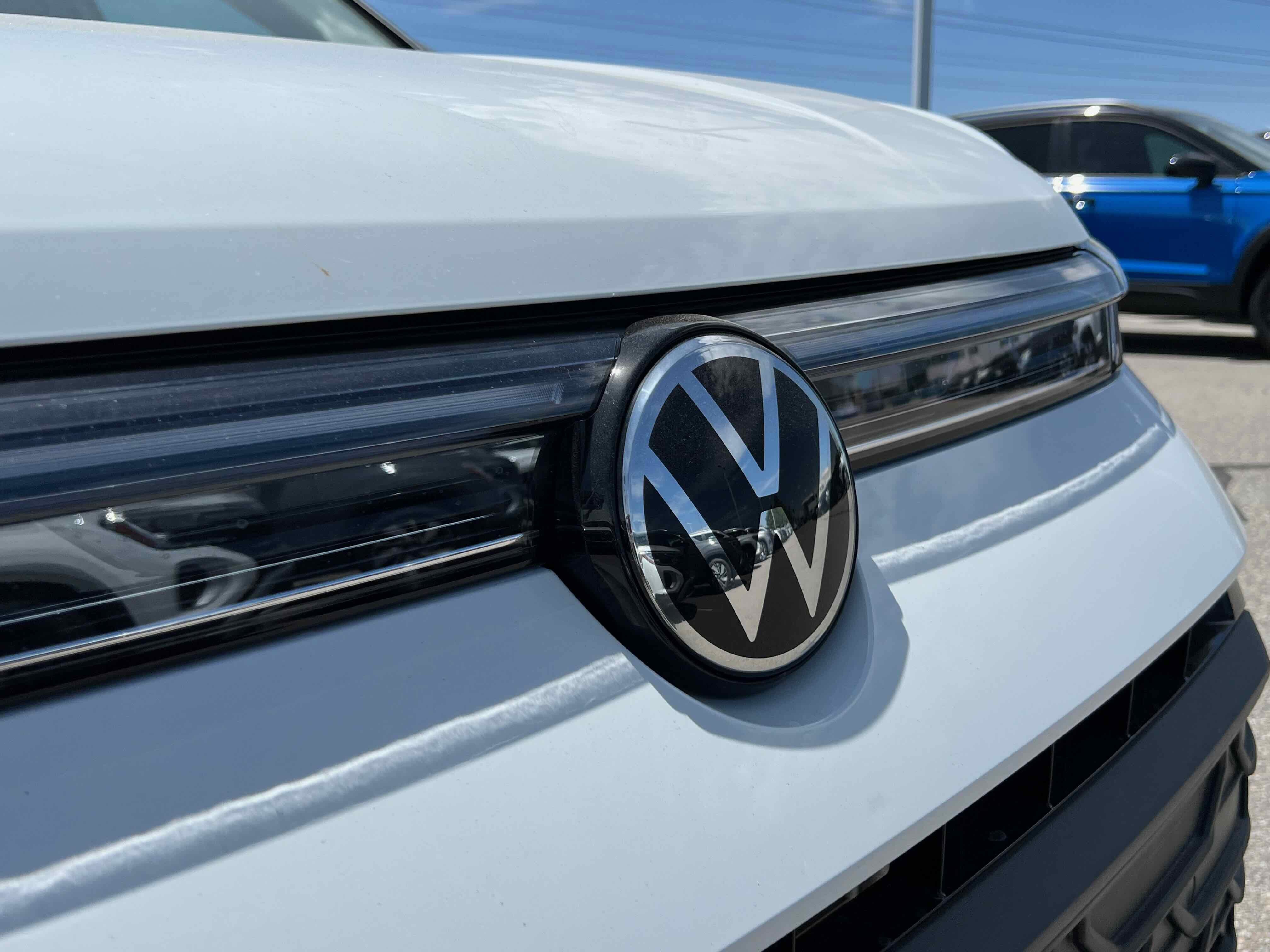 2025 Volkswagen Taos SE Black