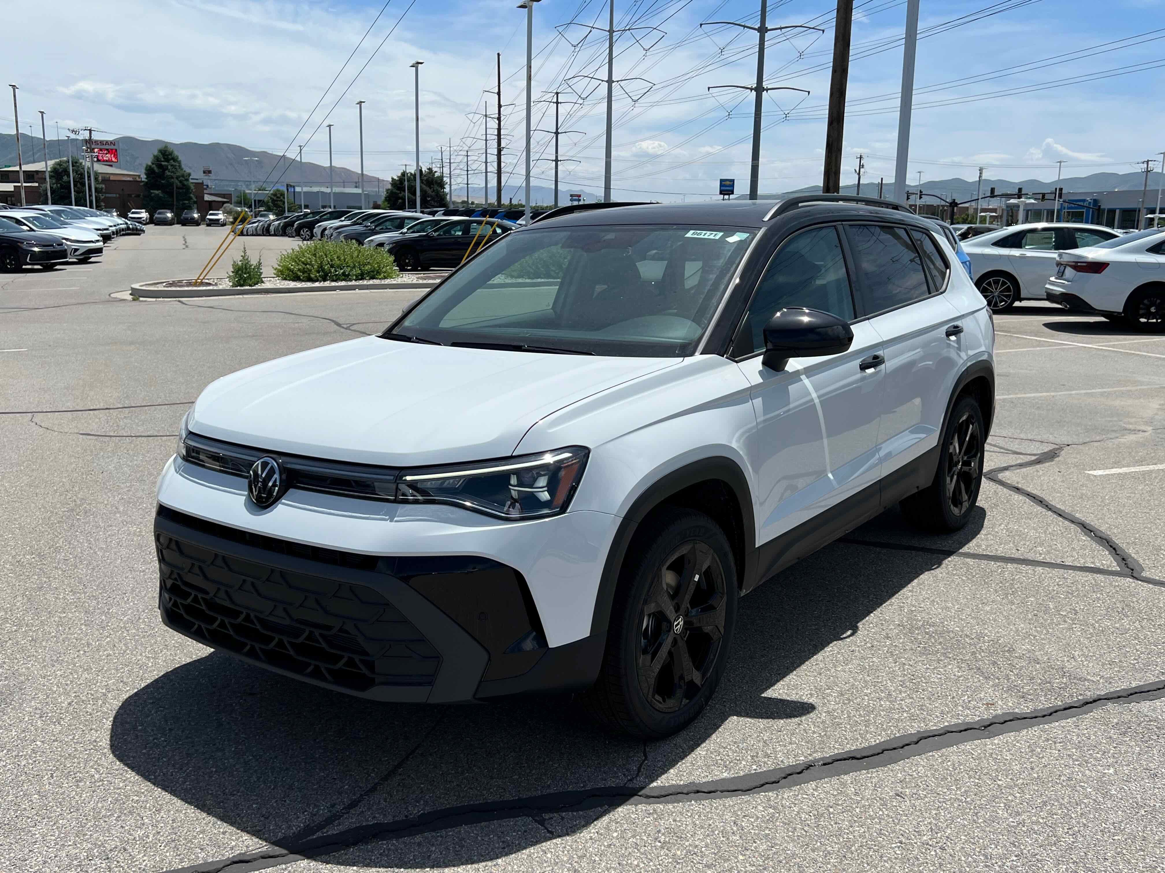 2025 Volkswagen Taos SE Black