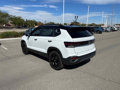 2025 Volkswagen Taos SE Black