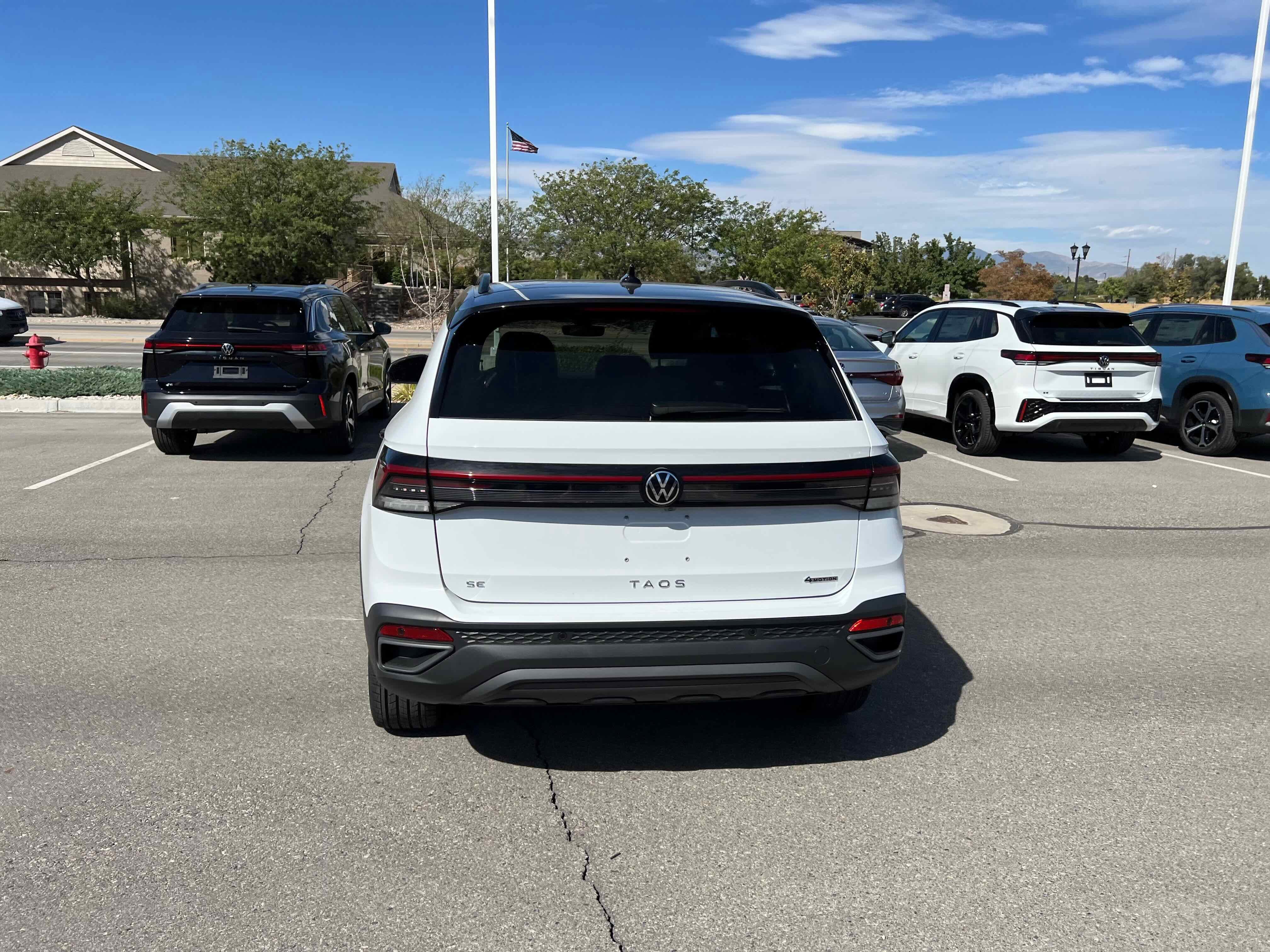 2025 Volkswagen Taos SE Black