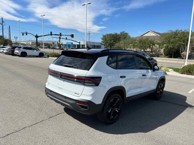 2025 Volkswagen Taos SE Black