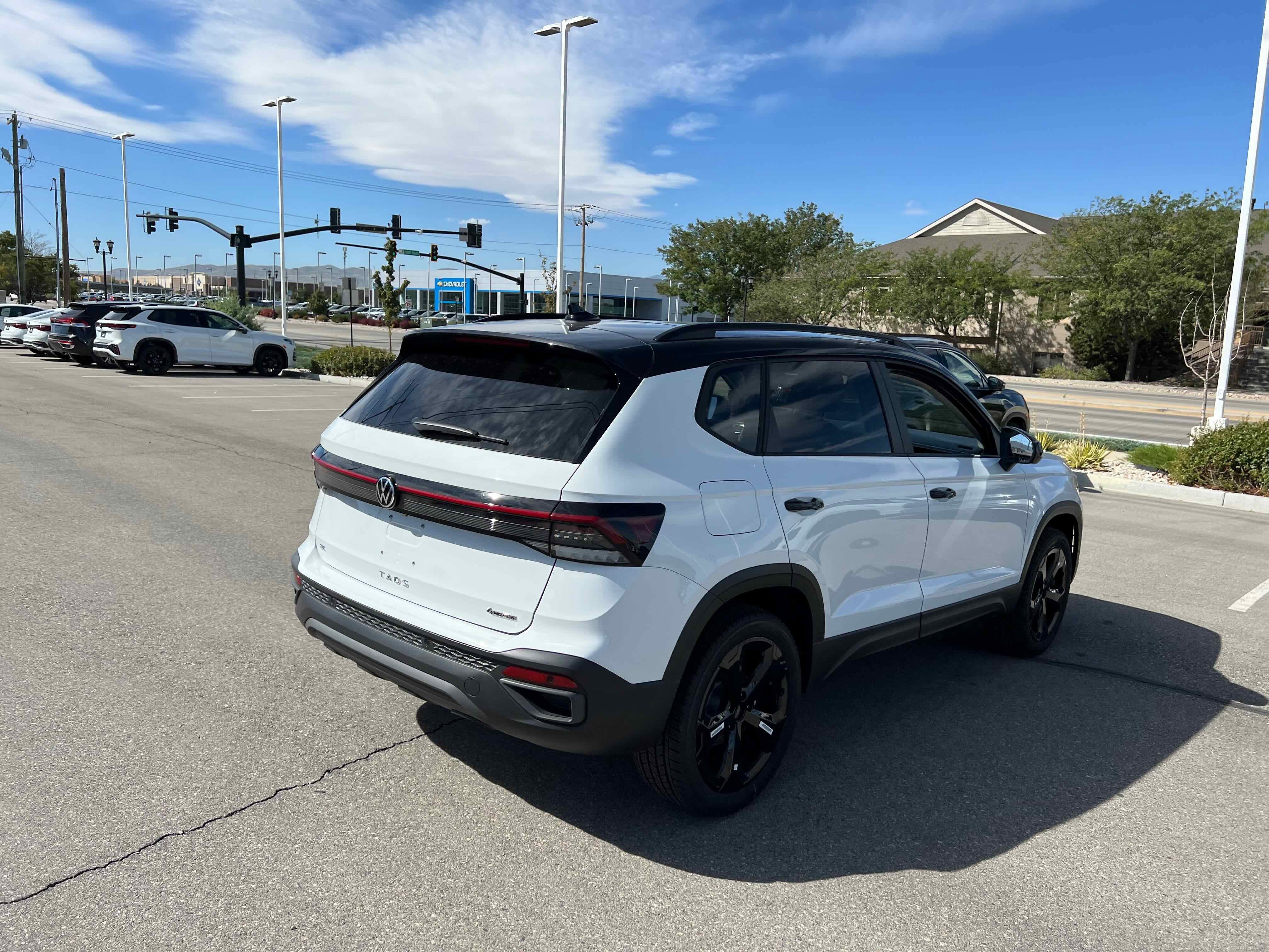 2025 Volkswagen Taos SE Black