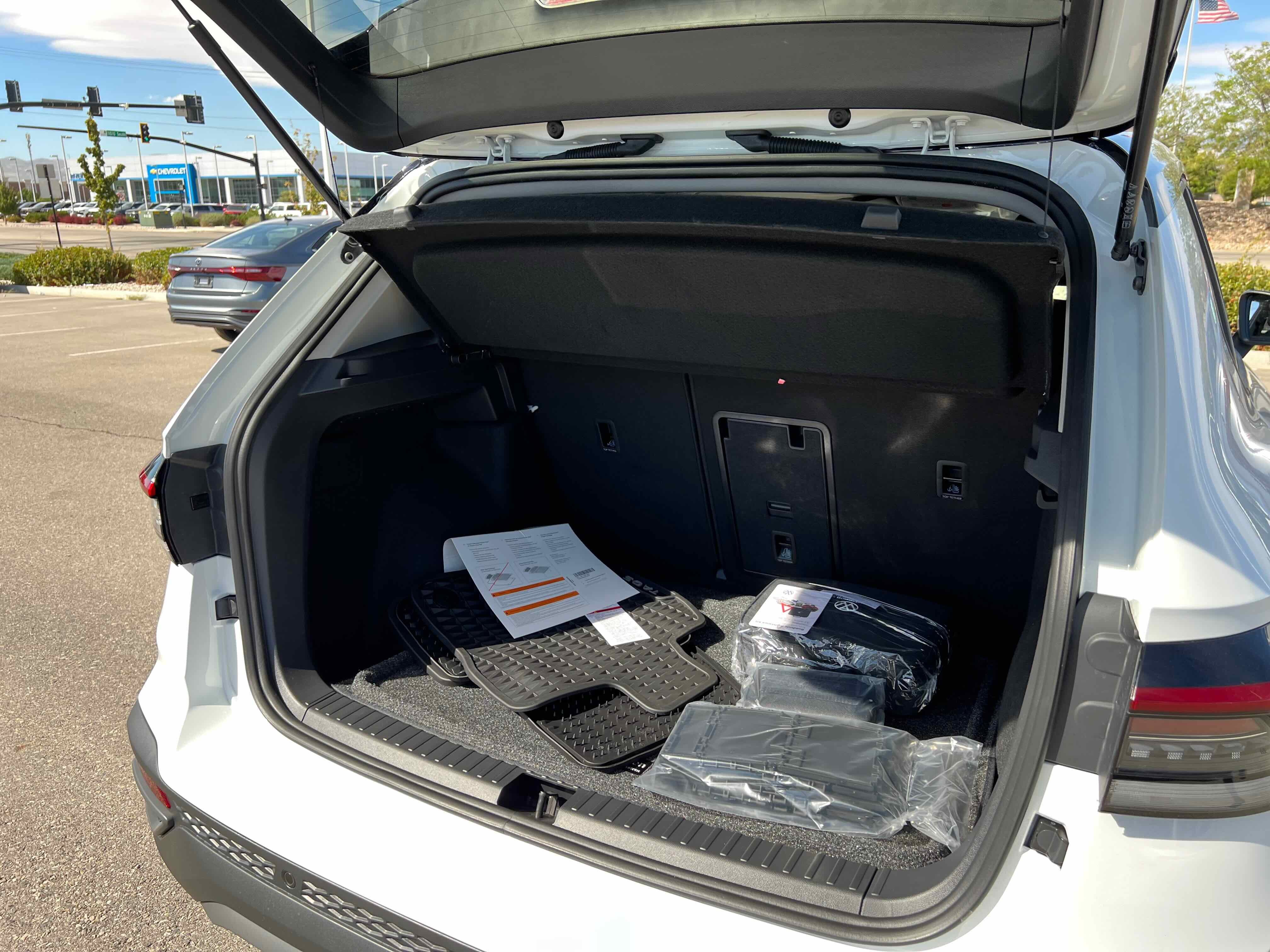 2025 Volkswagen Taos SE Black