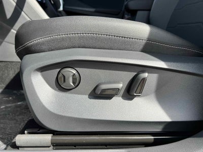 2025 Volkswagen Taos SE Black