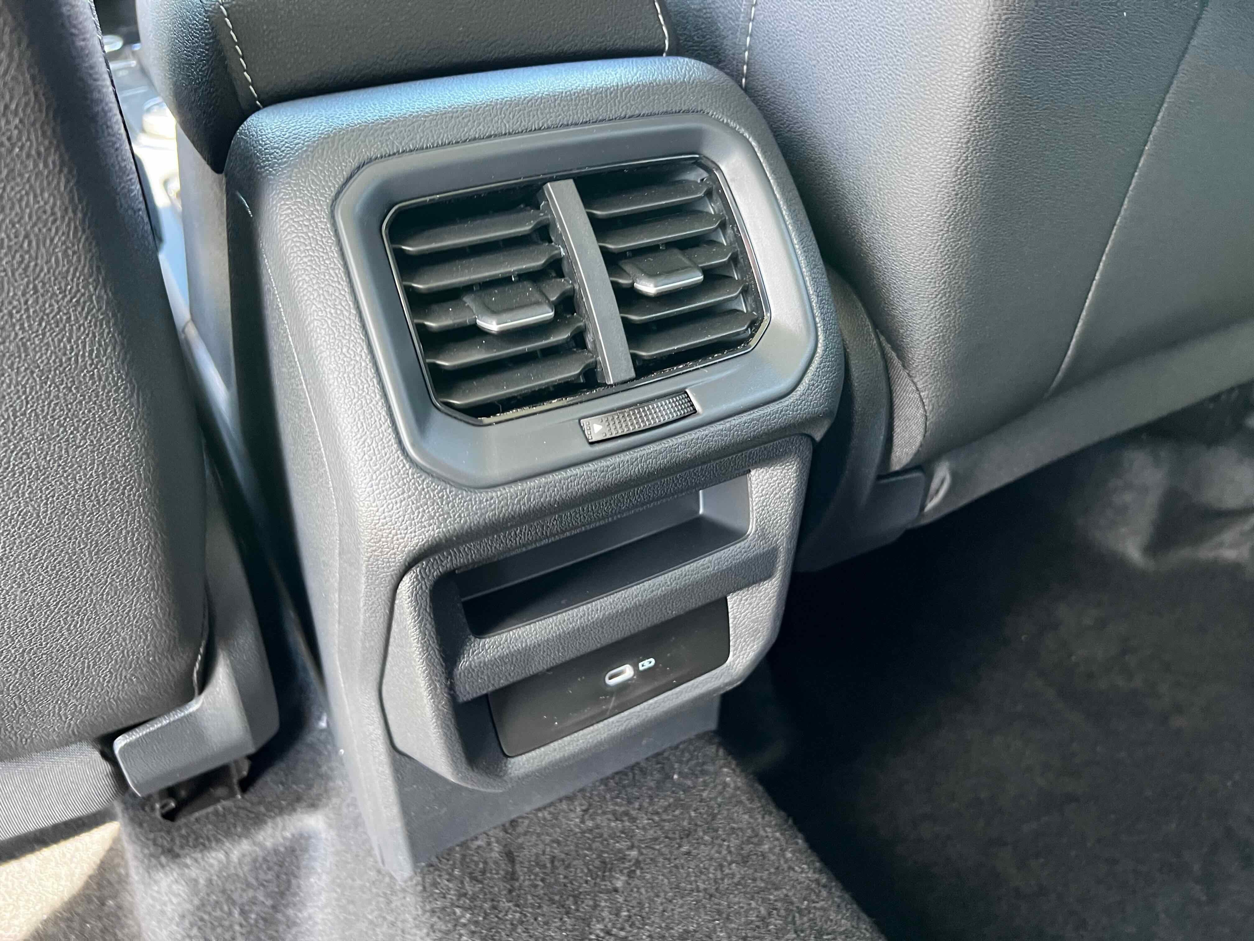 2025 Volkswagen Taos SE Black