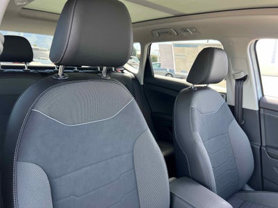 2025 Volkswagen Taos SE Black