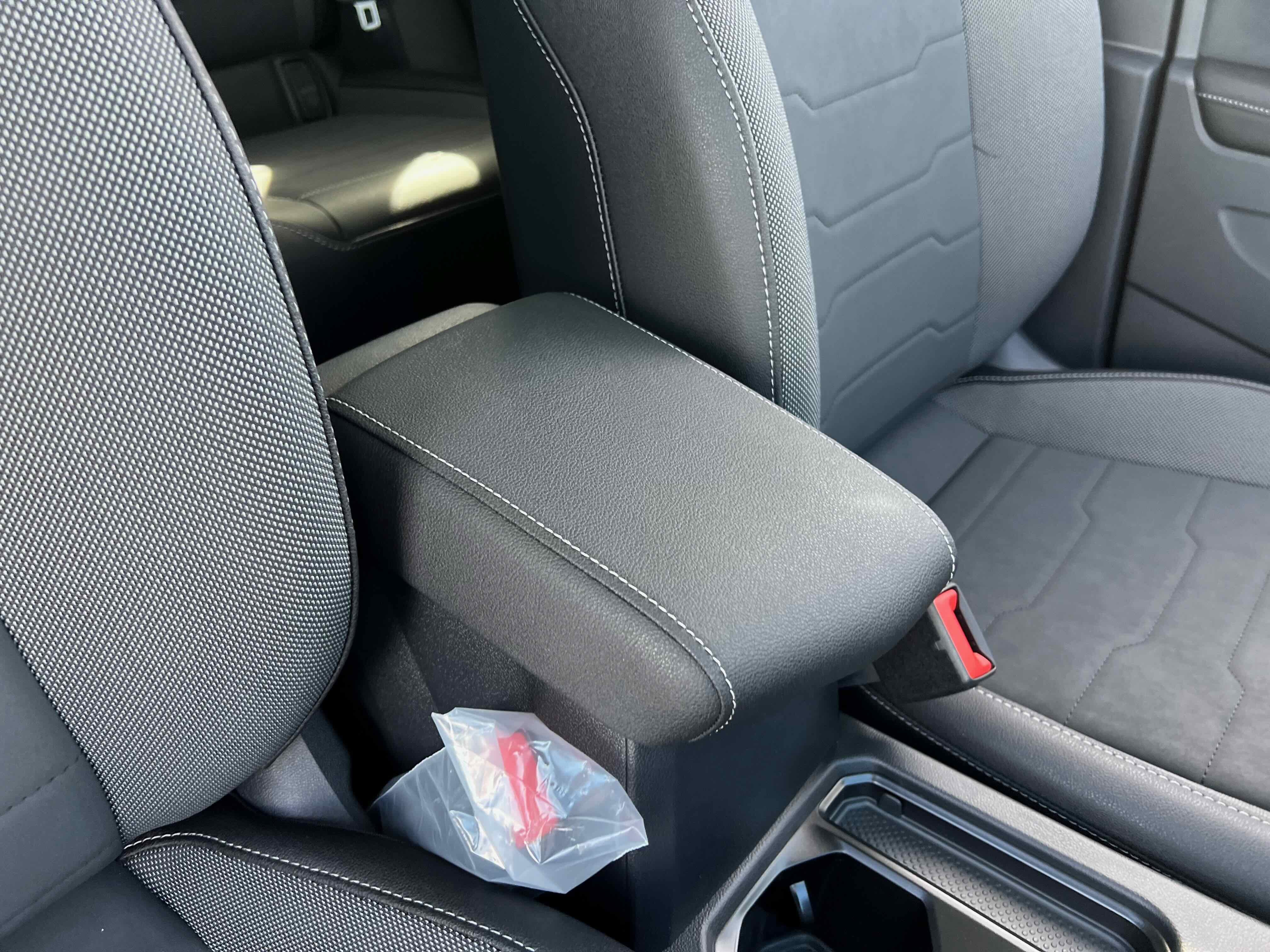 2025 Volkswagen Taos SE Black