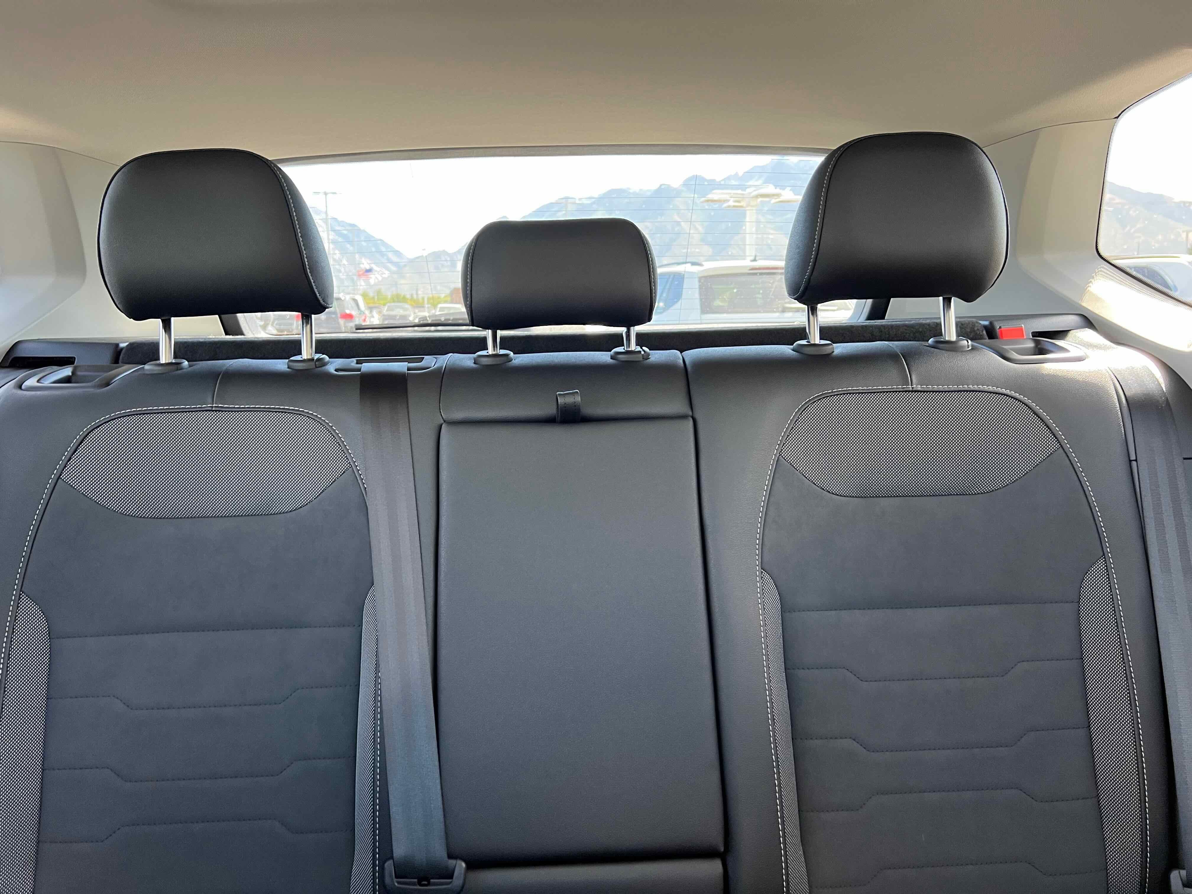 2025 Volkswagen Taos SE Black