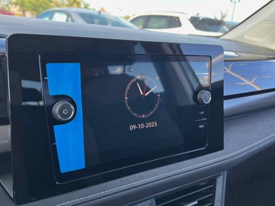 2025 Volkswagen Taos SE Black