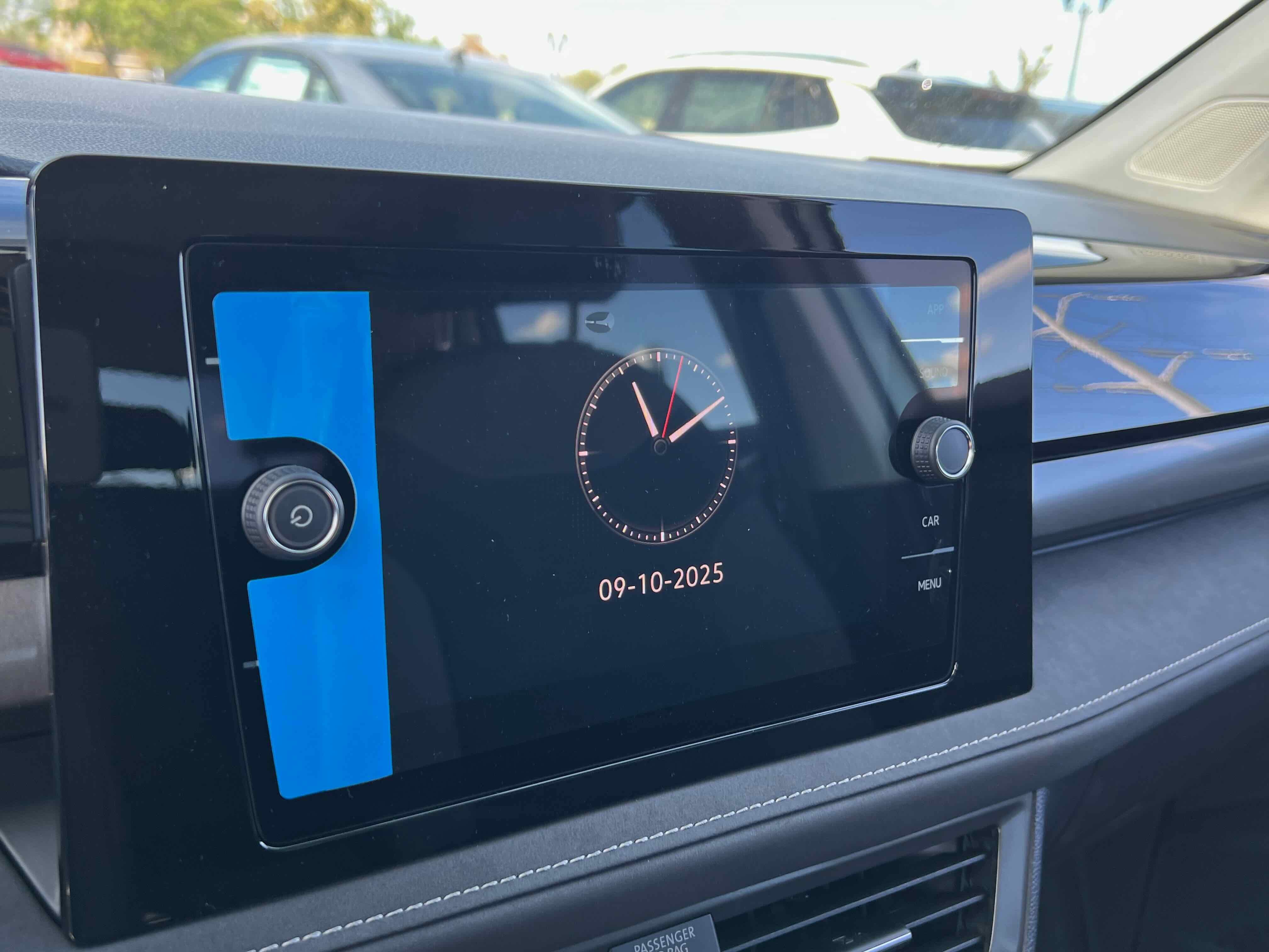 2025 Volkswagen Taos SE Black