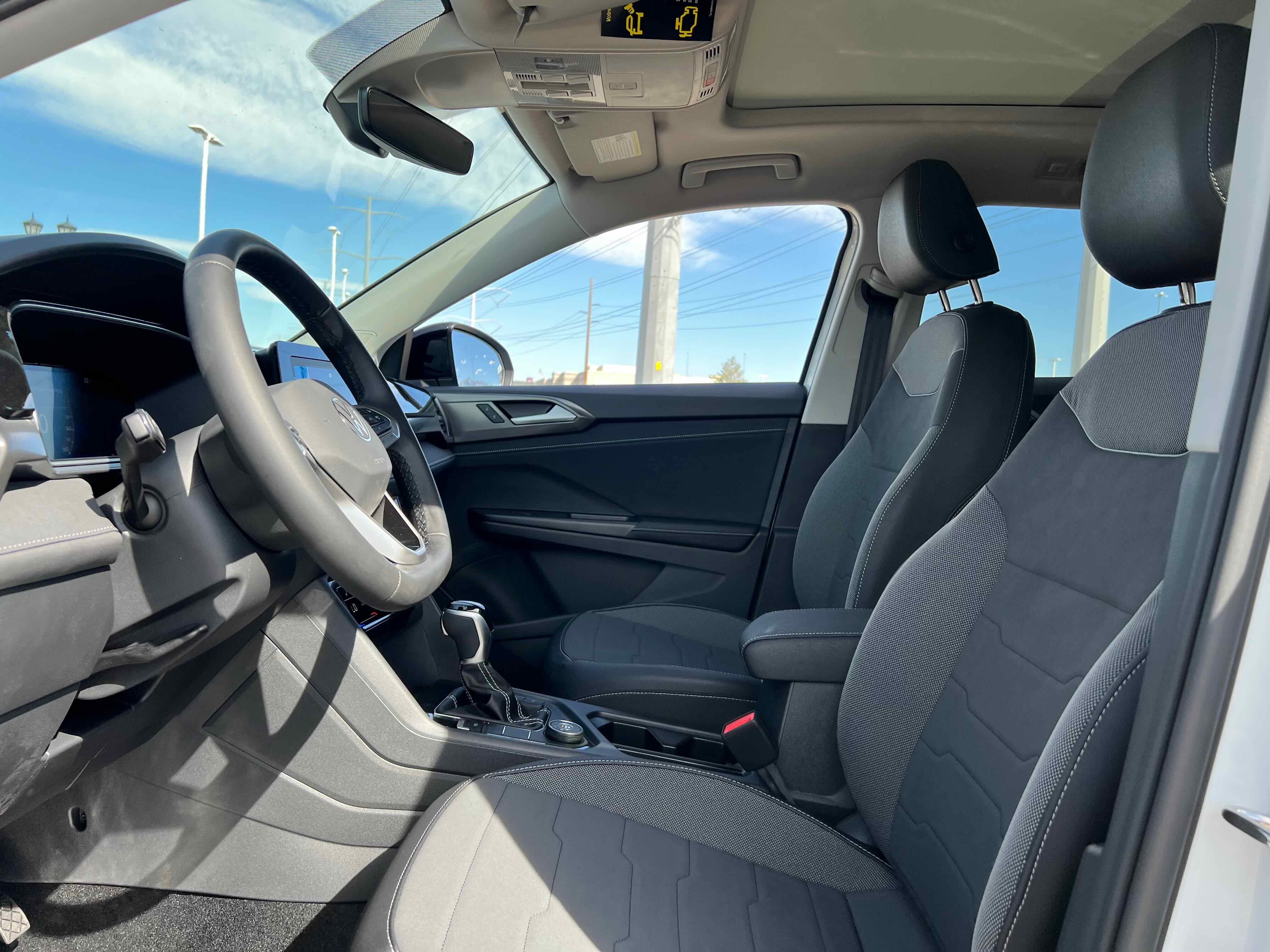 2025 Volkswagen Taos SE Black