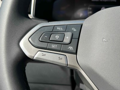 2025 Volkswagen Taos SE Black