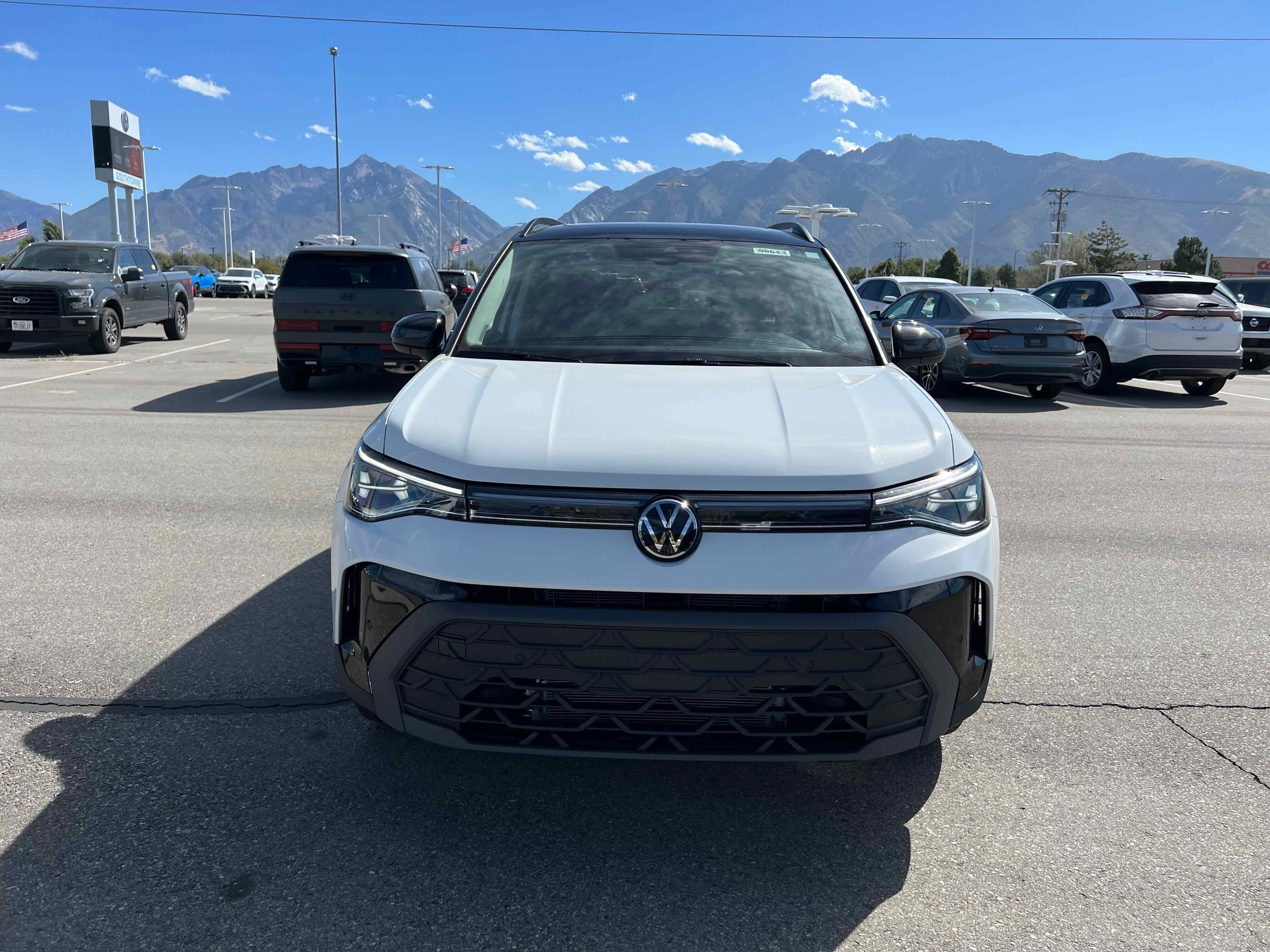 2025 Volkswagen Taos SE Black