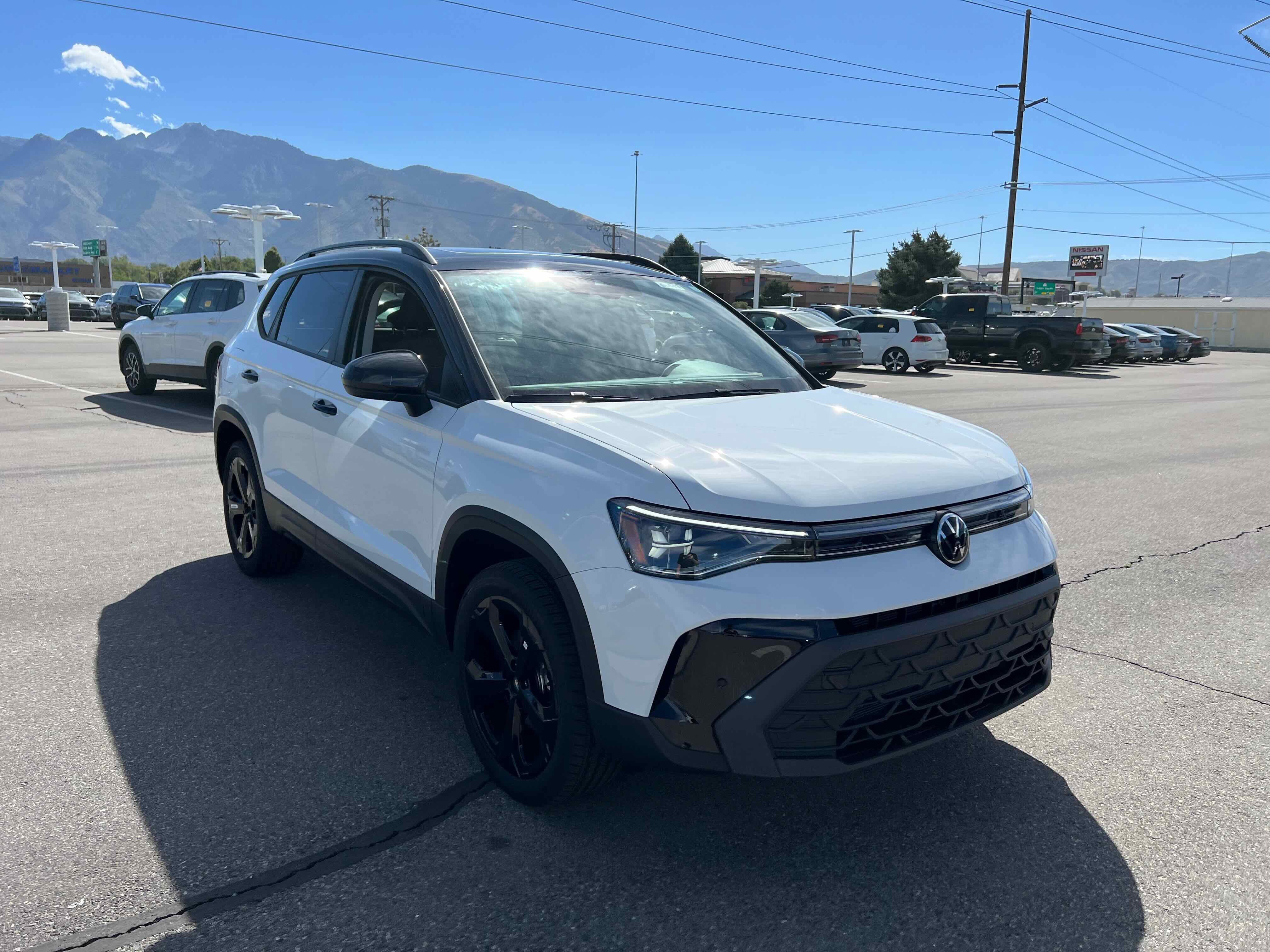 2025 Volkswagen Taos SE Black