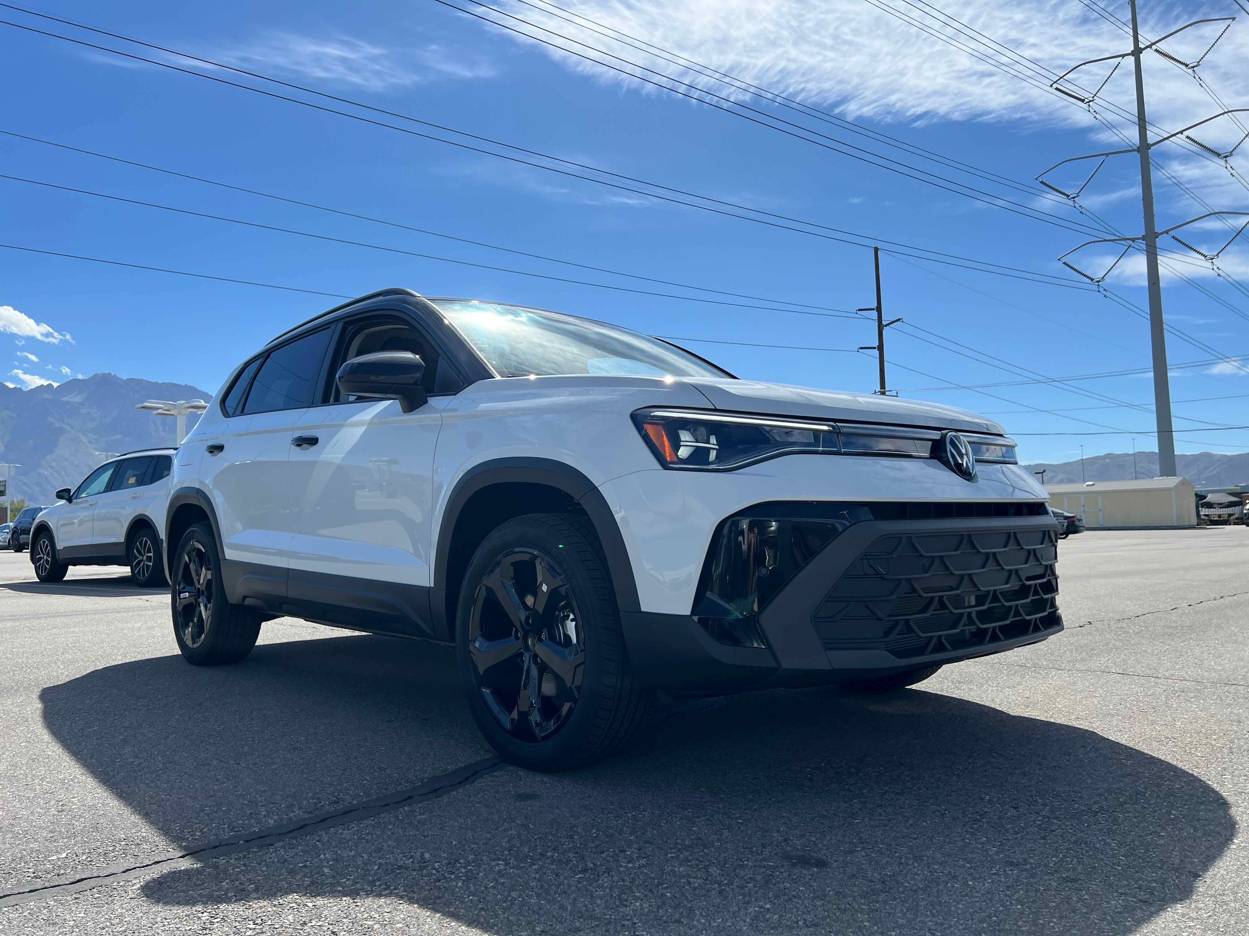 2025 Volkswagen Taos SE Black