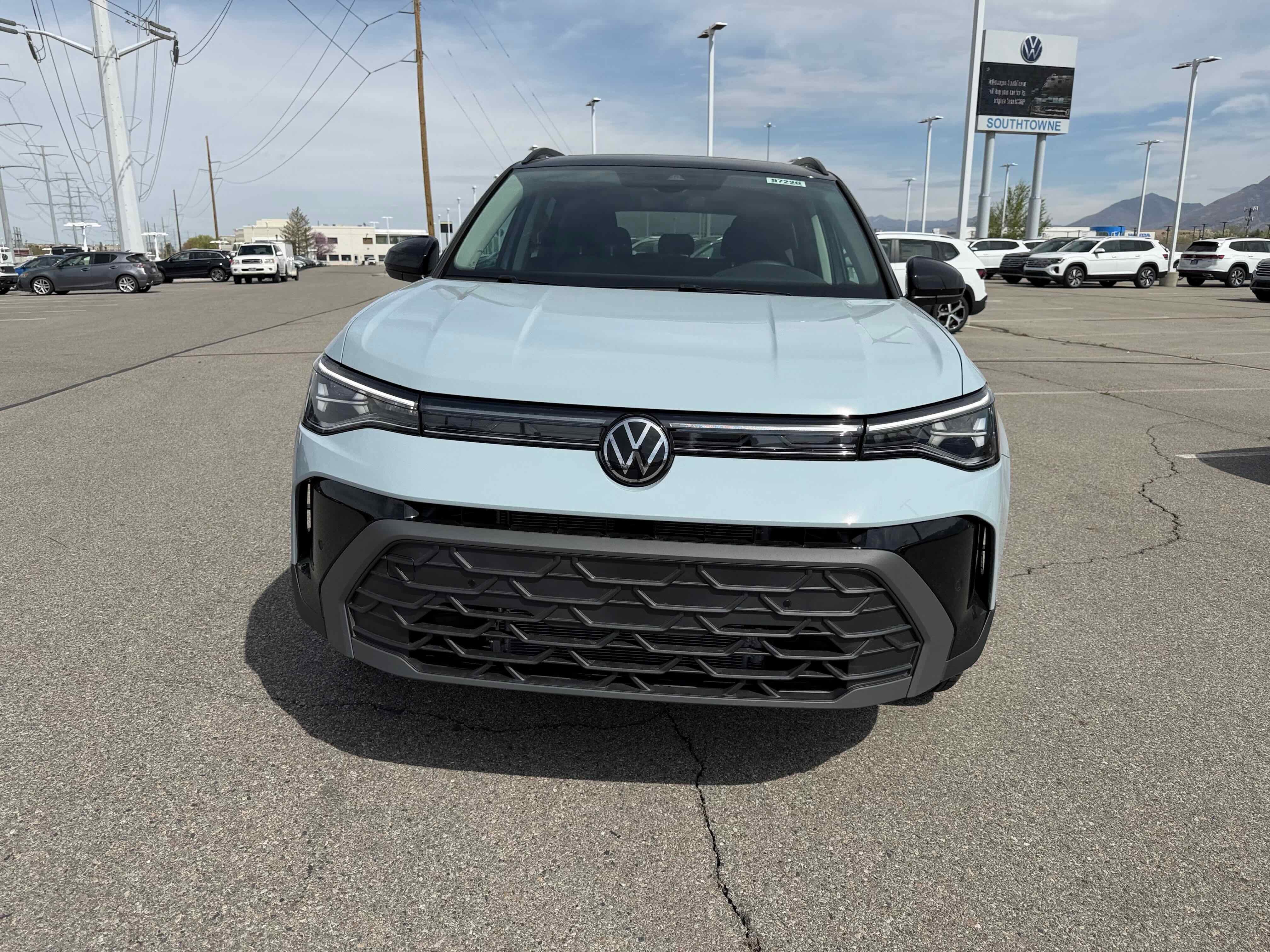 2026 Volkswagen Taos SE Black