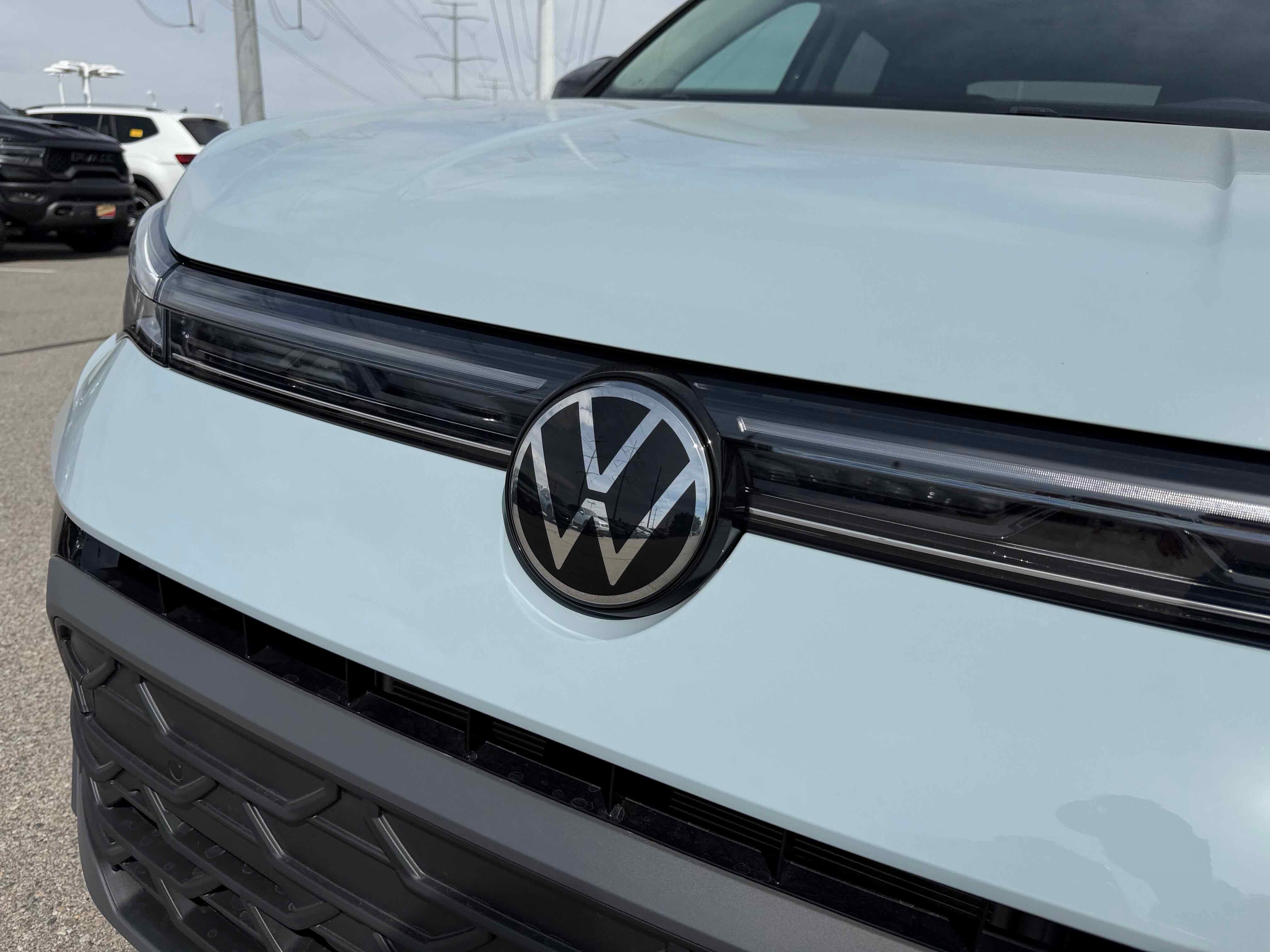 2026 Volkswagen Taos SE Black