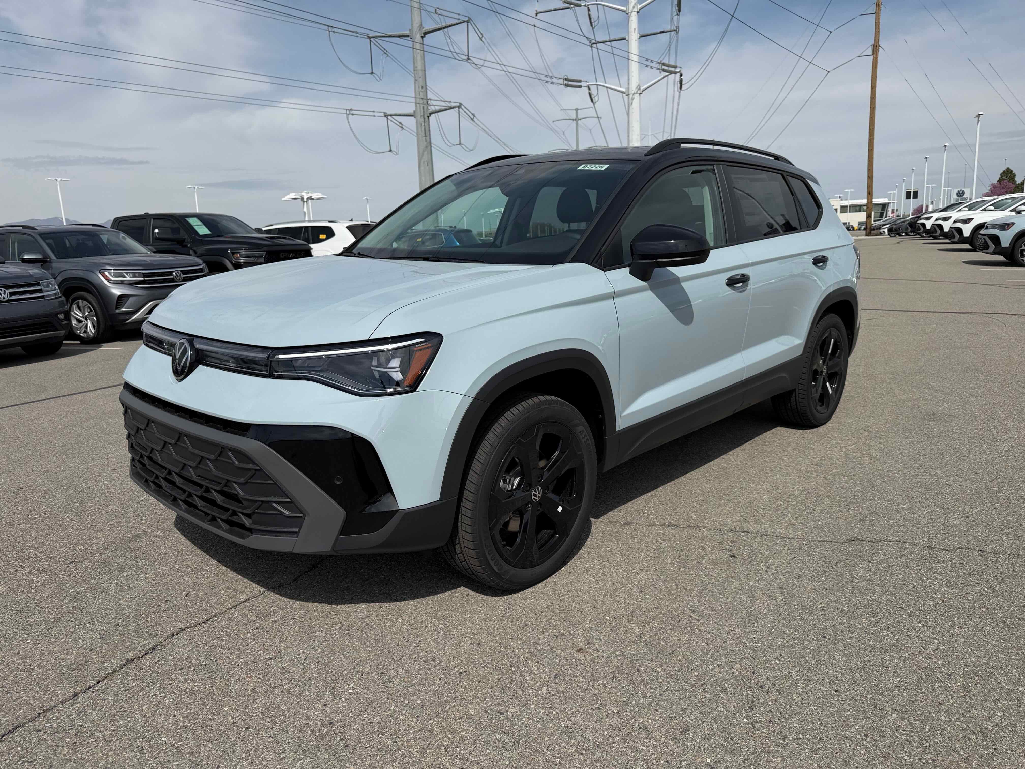 2026 Volkswagen Taos SE Black