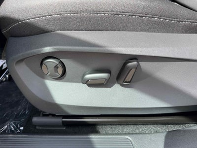 2026 Volkswagen Taos SE Black