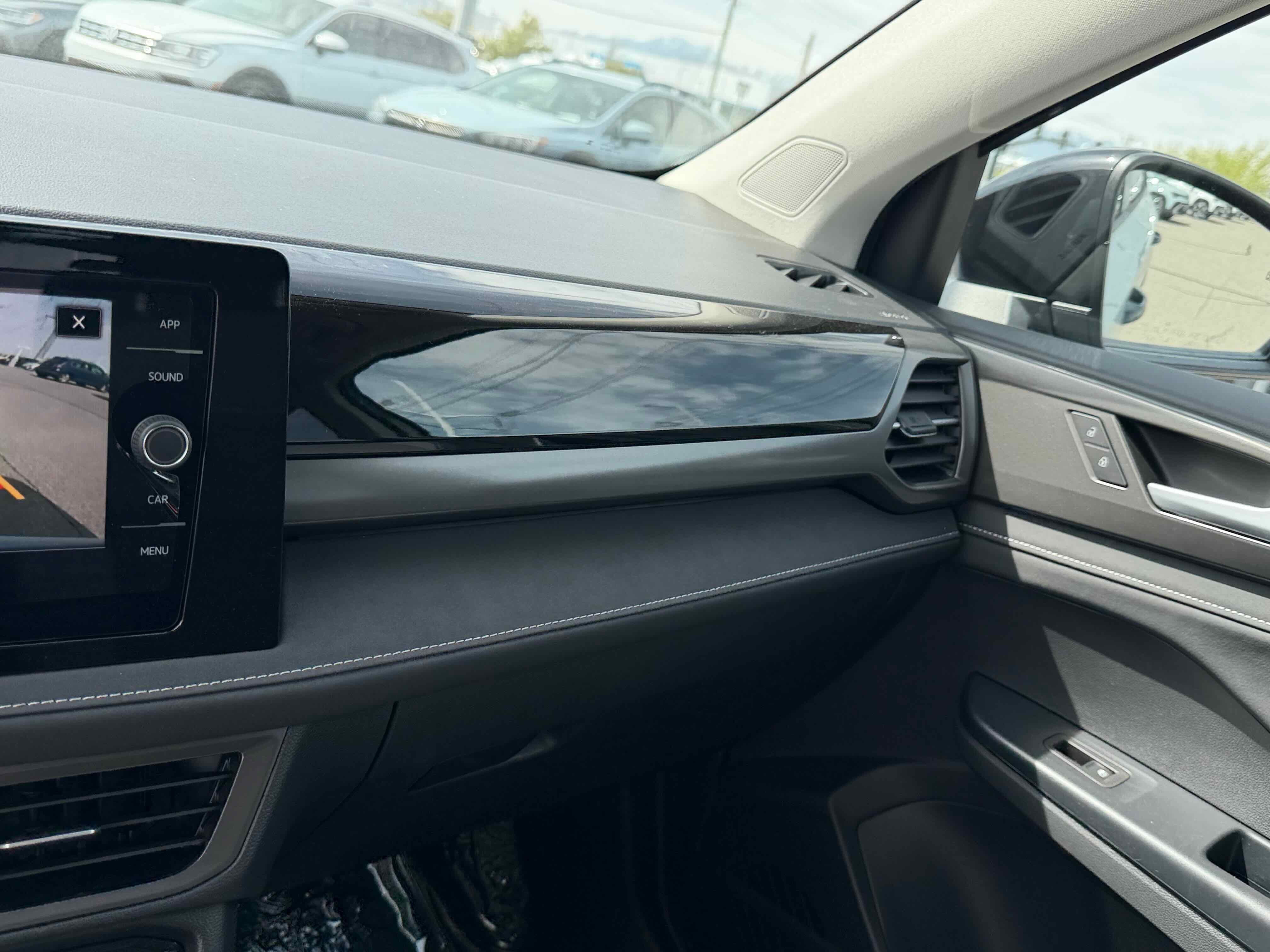 2026 Volkswagen Taos SE Black