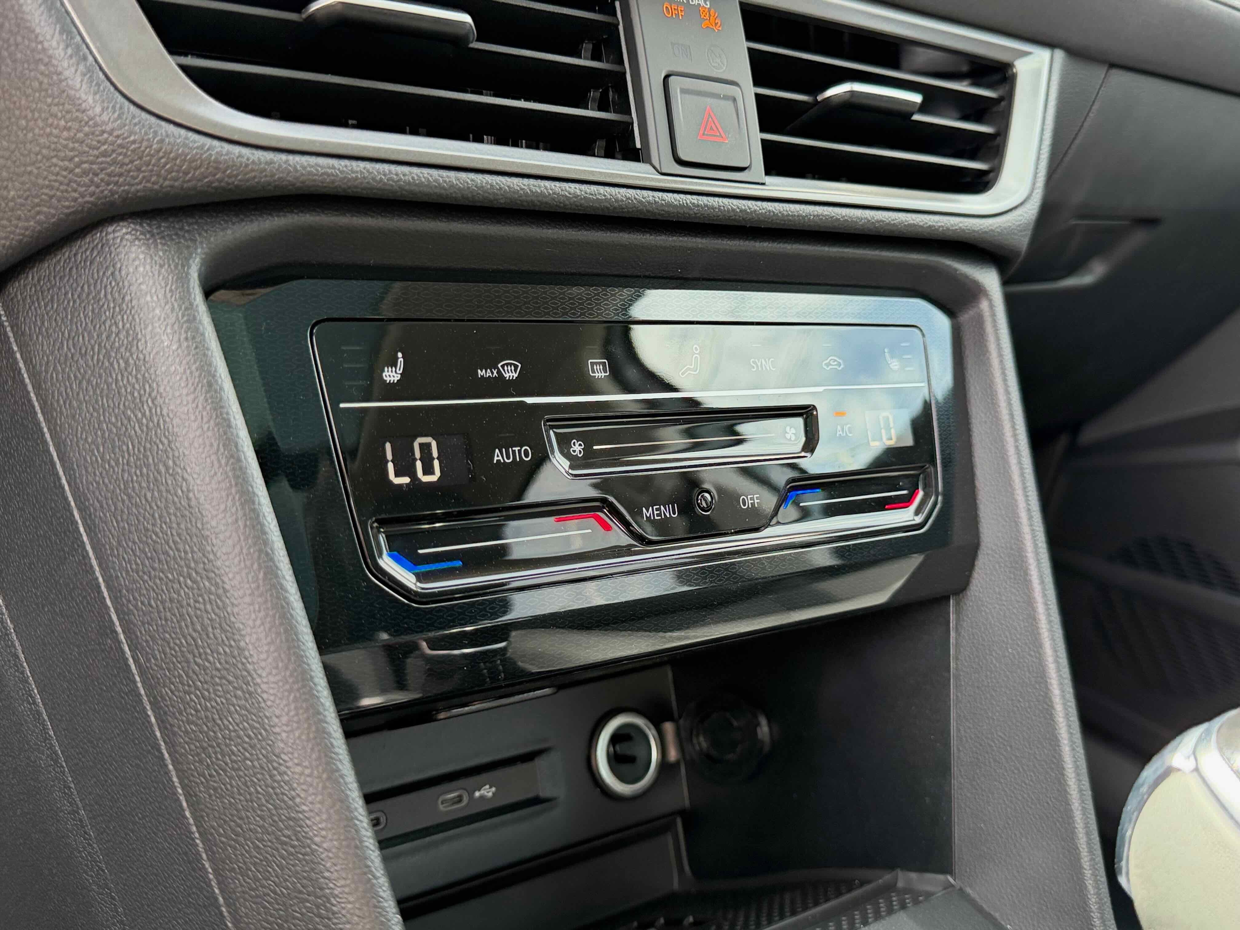 2026 Volkswagen Taos SE Black