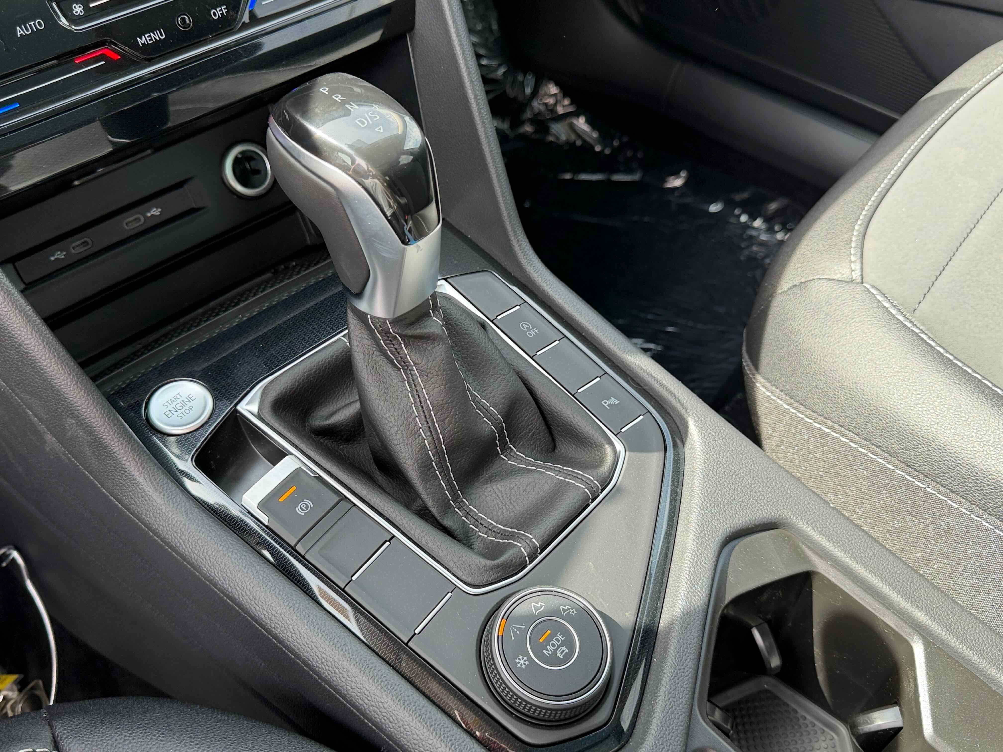 2026 Volkswagen Taos SE Black