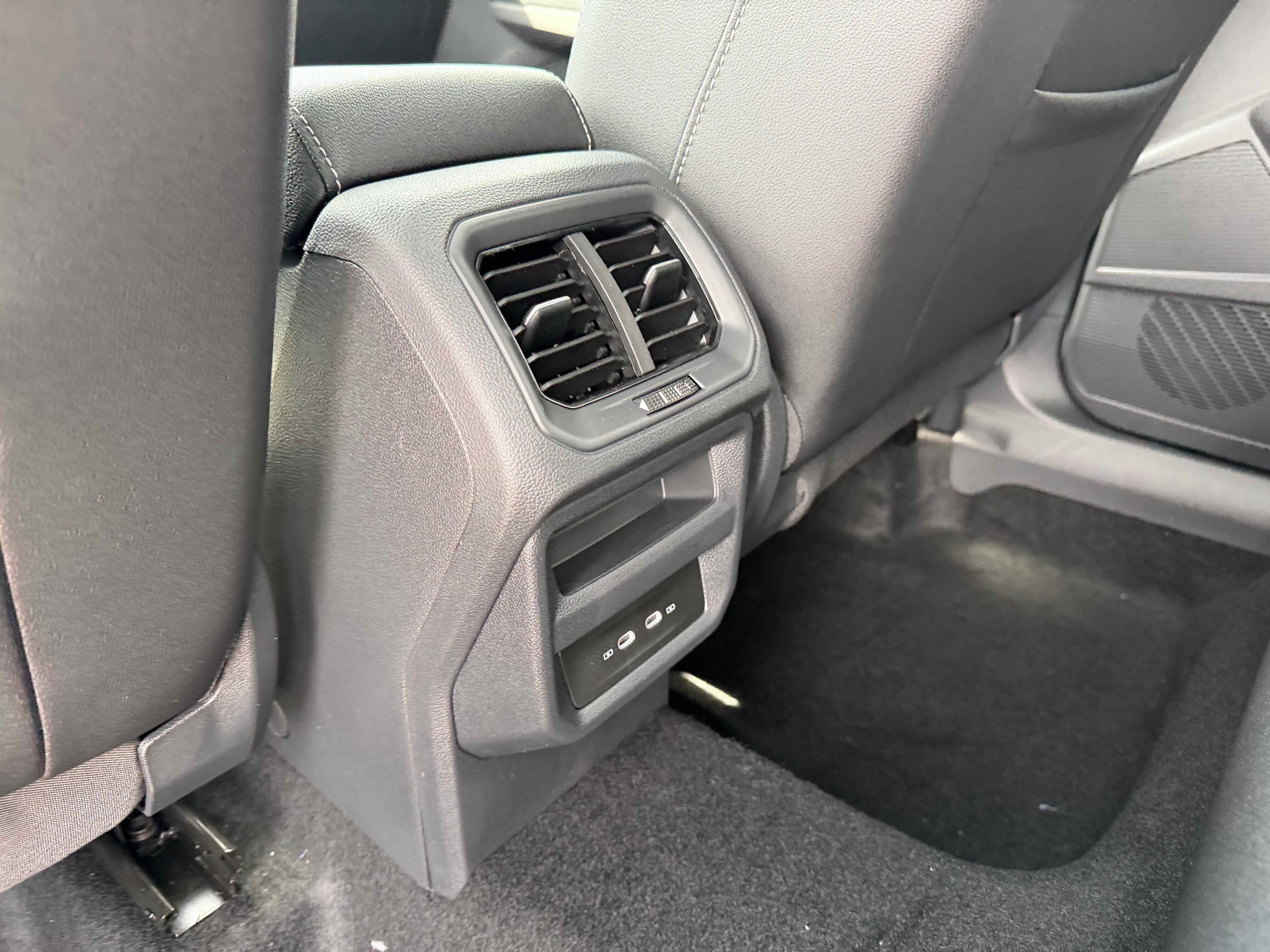 2026 Volkswagen Taos SE Black