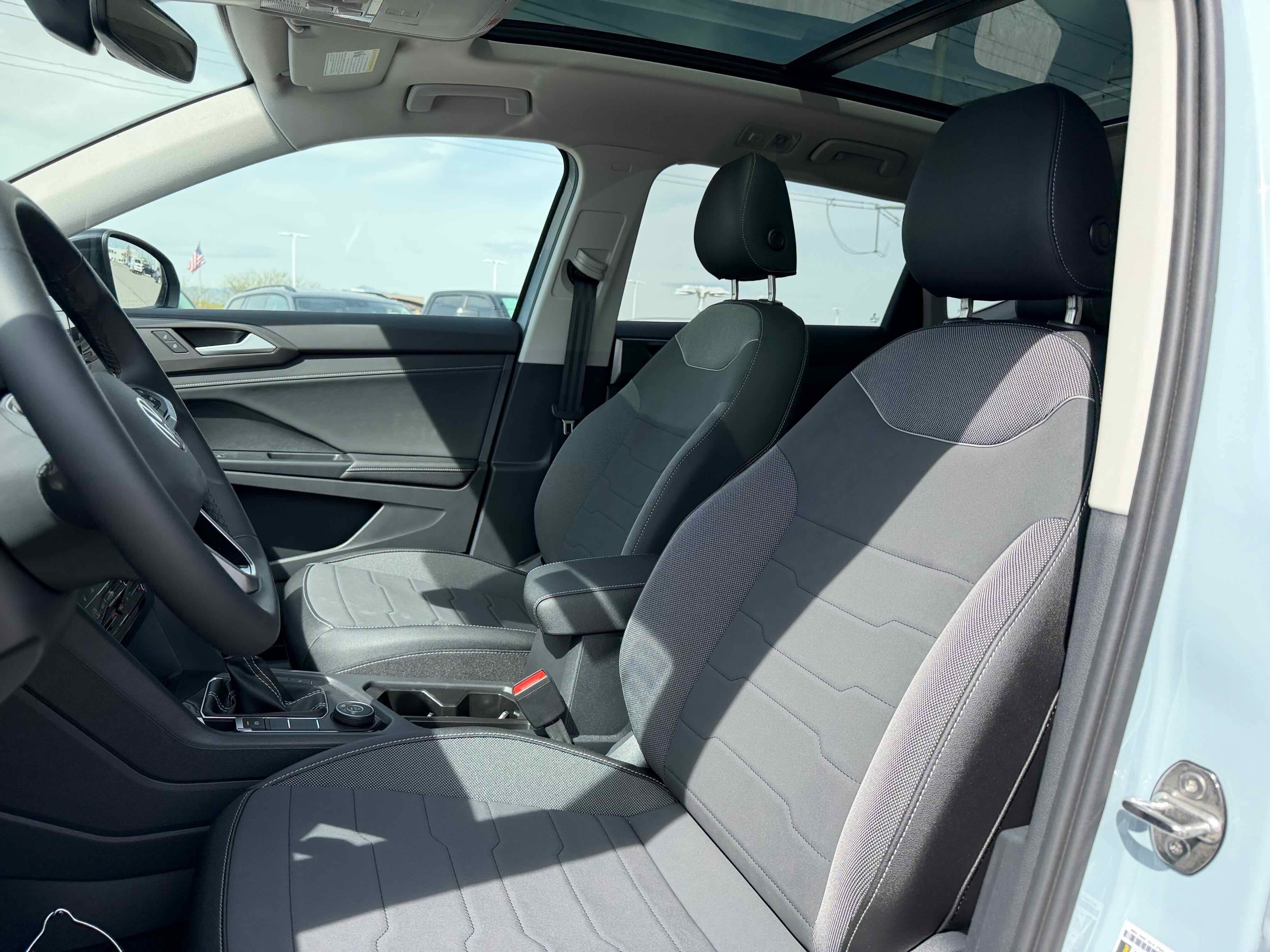 2026 Volkswagen Taos SE Black