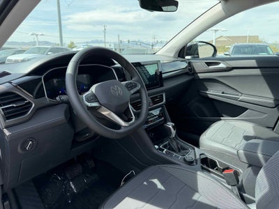 2026 Volkswagen Taos SE Black