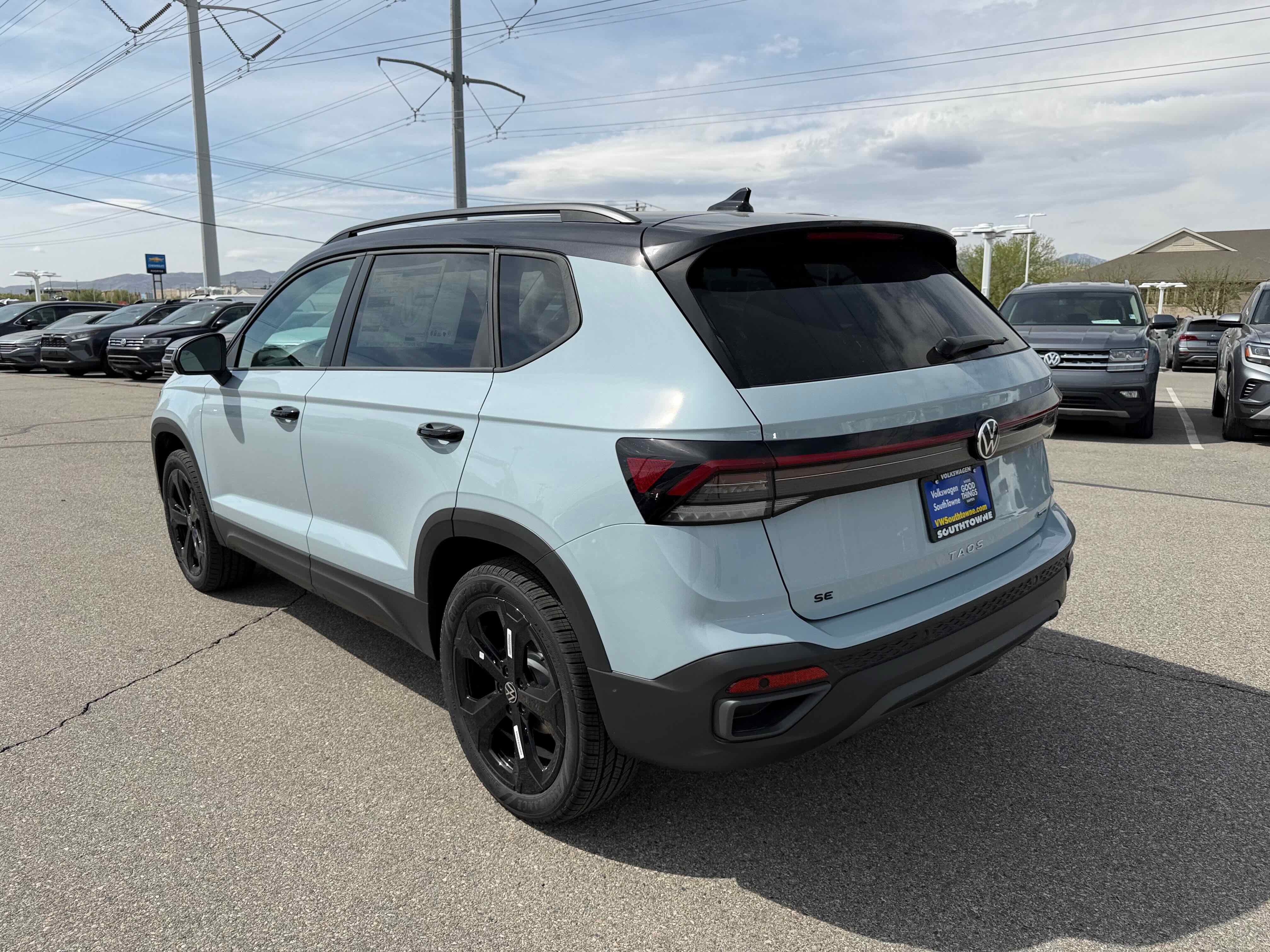2026 Volkswagen Taos SE Black