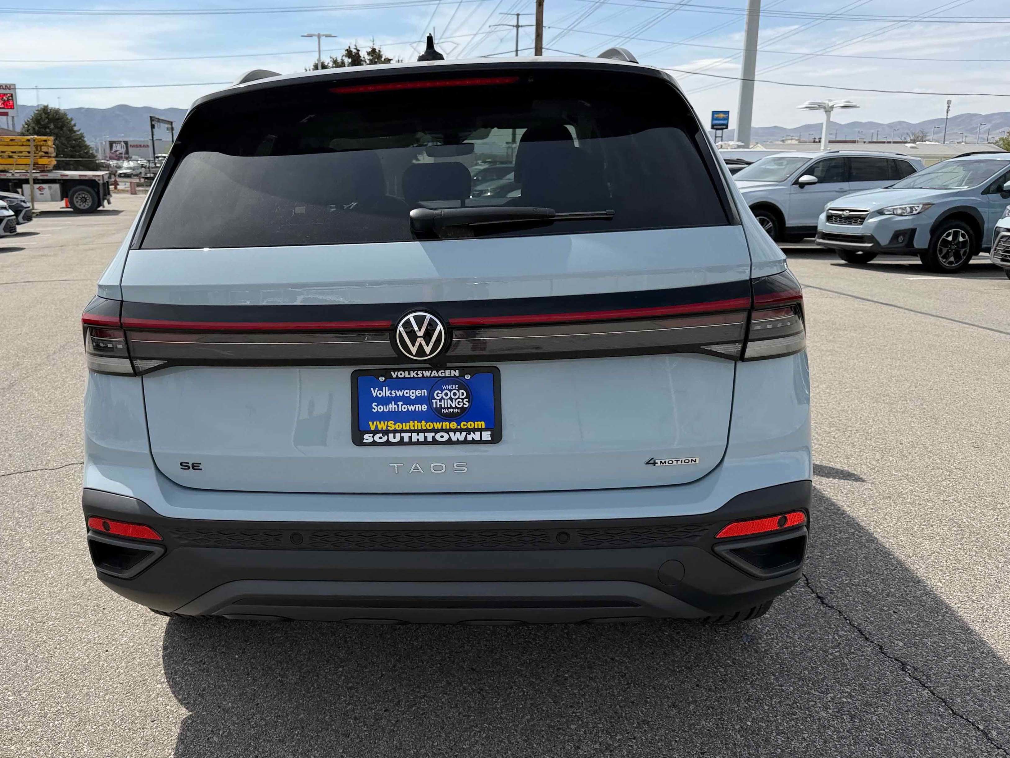 2026 Volkswagen Taos SE Black