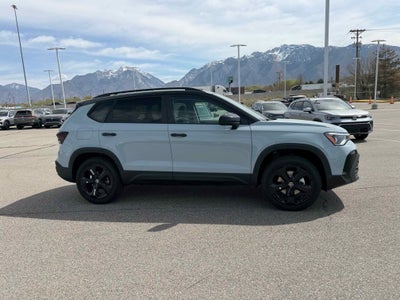 2026 Volkswagen Taos SE Black