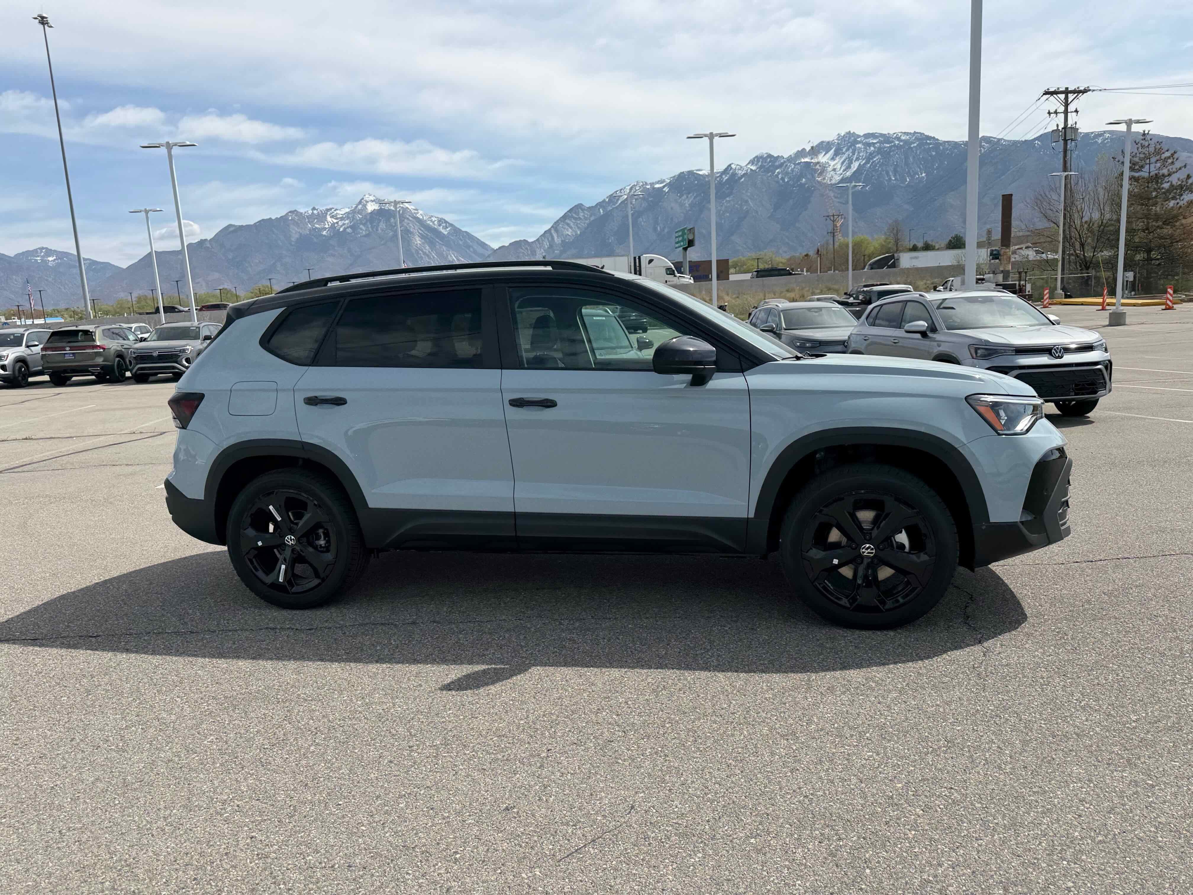 2026 Volkswagen Taos SE Black