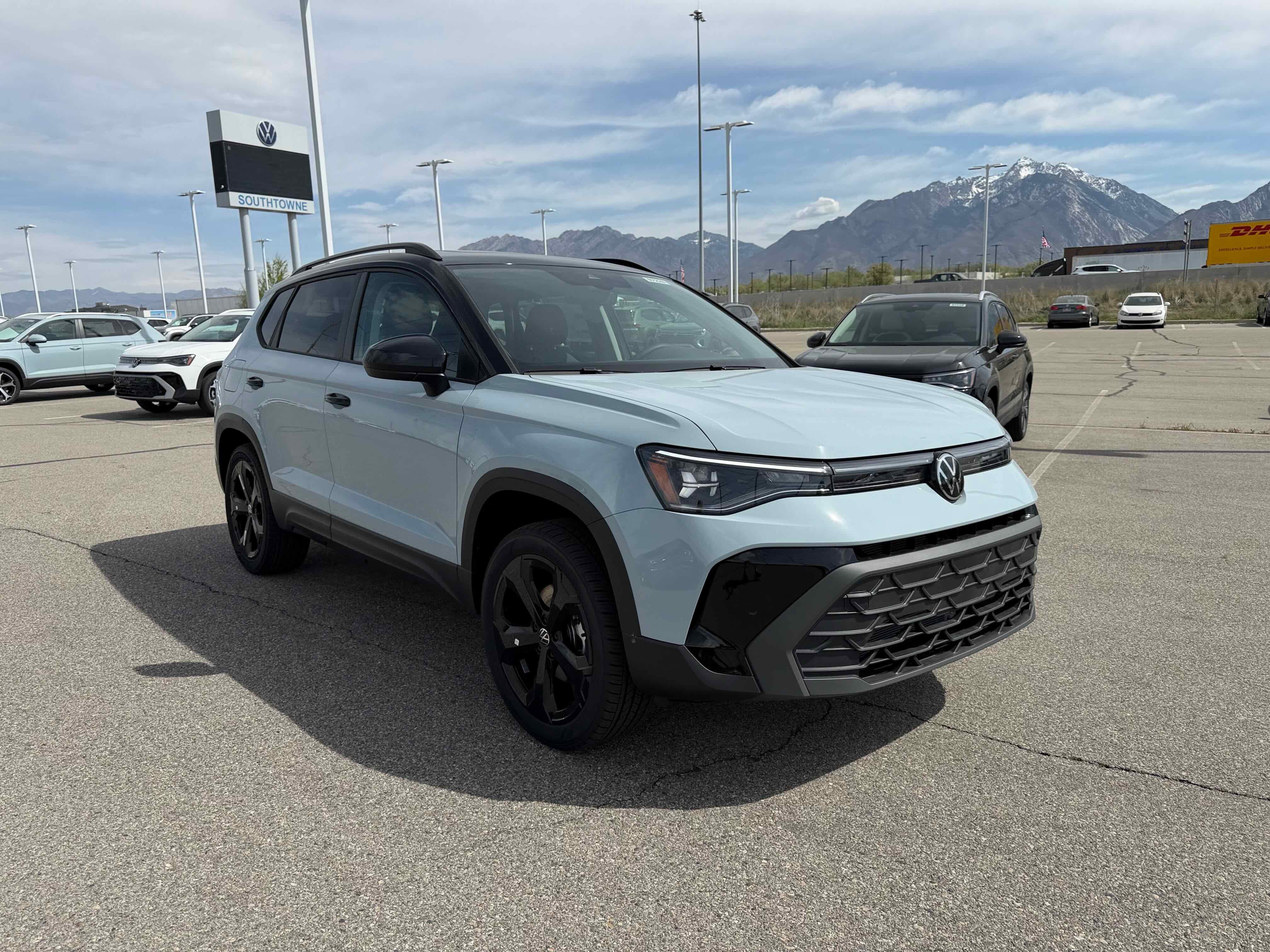 2026 Volkswagen Taos SE Black
