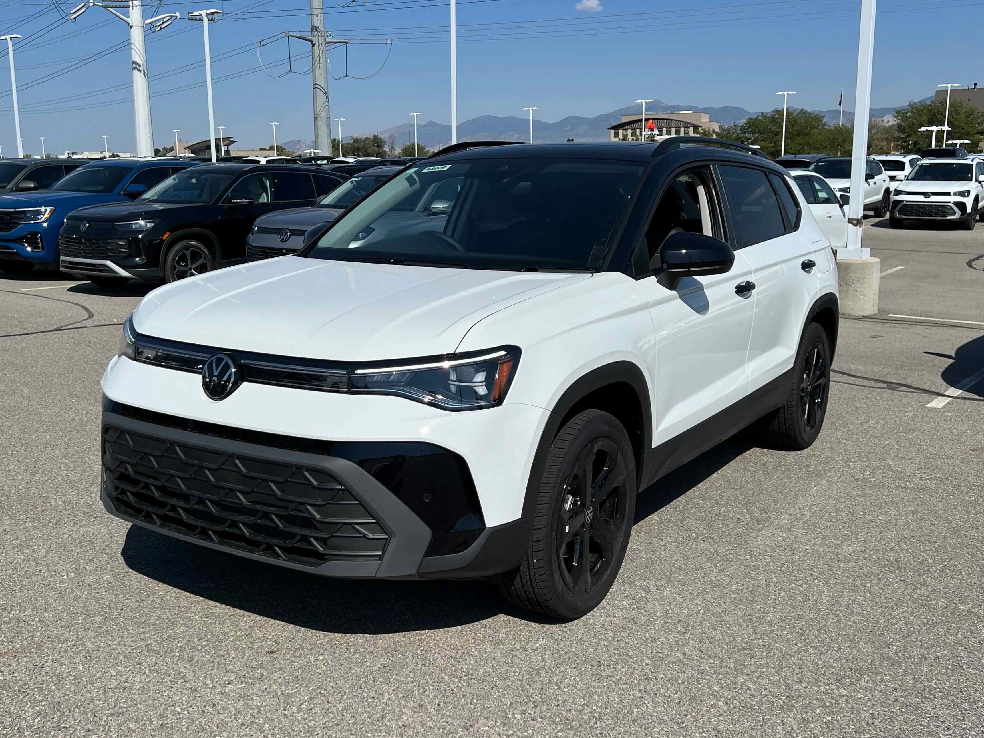 2025 Volkswagen Taos SE Black